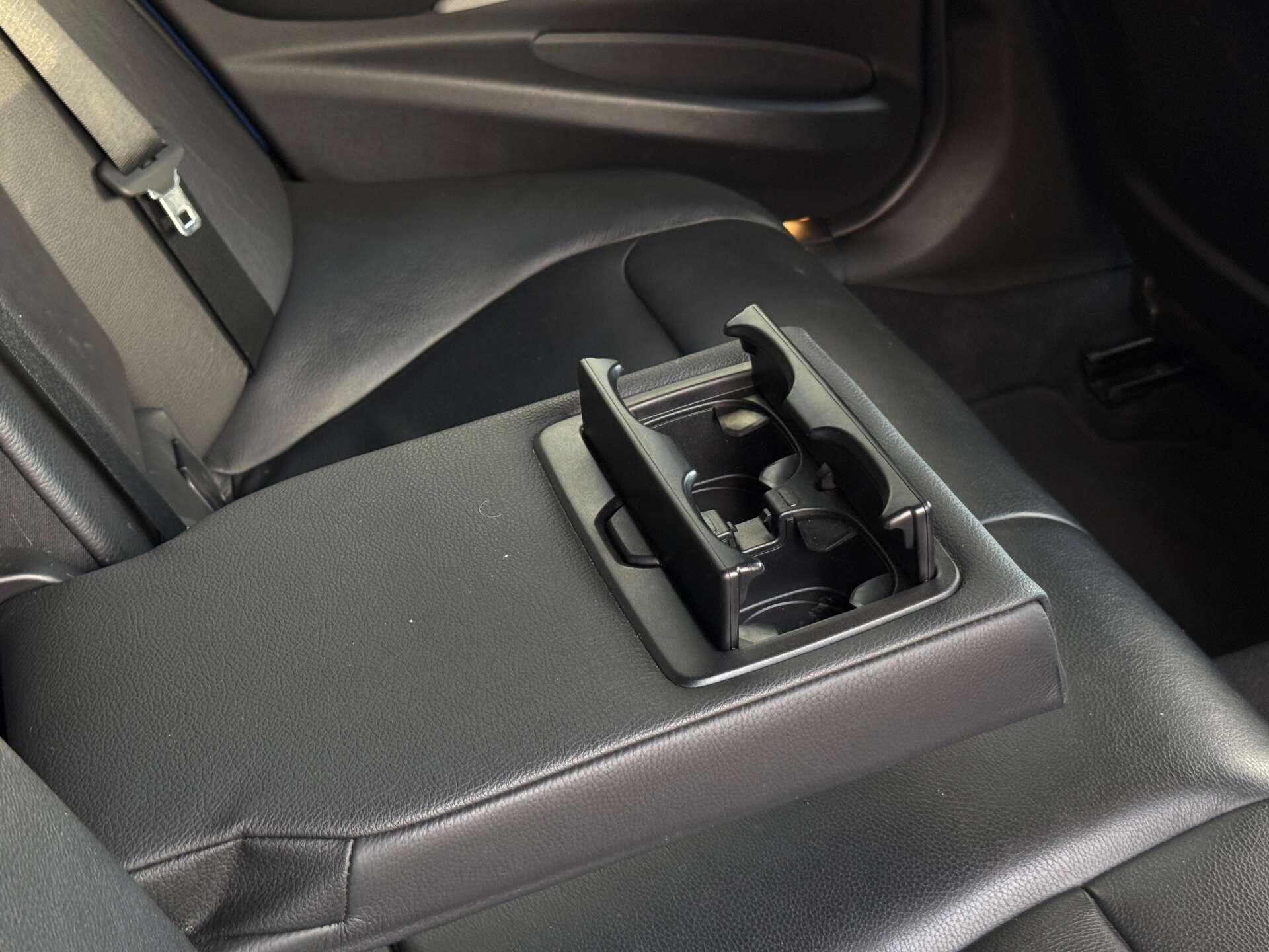BMW 3 Series view 44