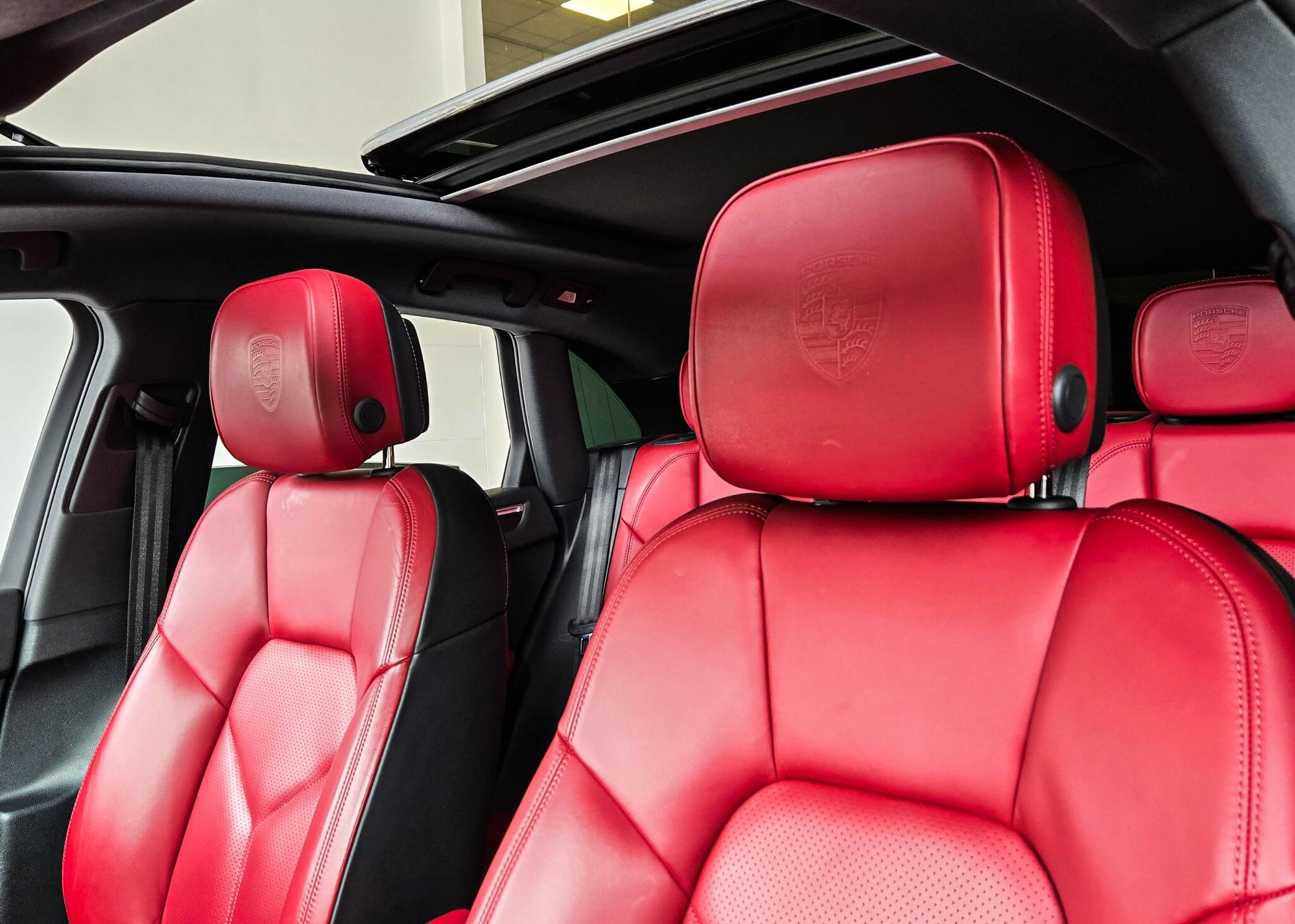 Porsche Macan view 15