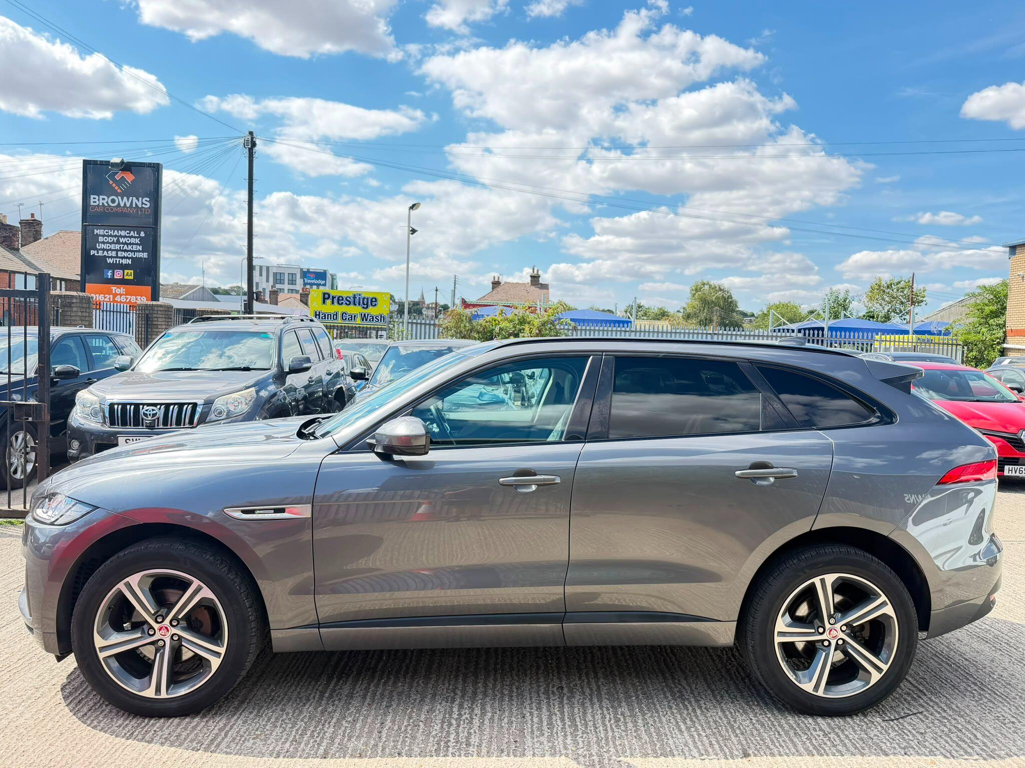 Jaguar F-Pace view 6