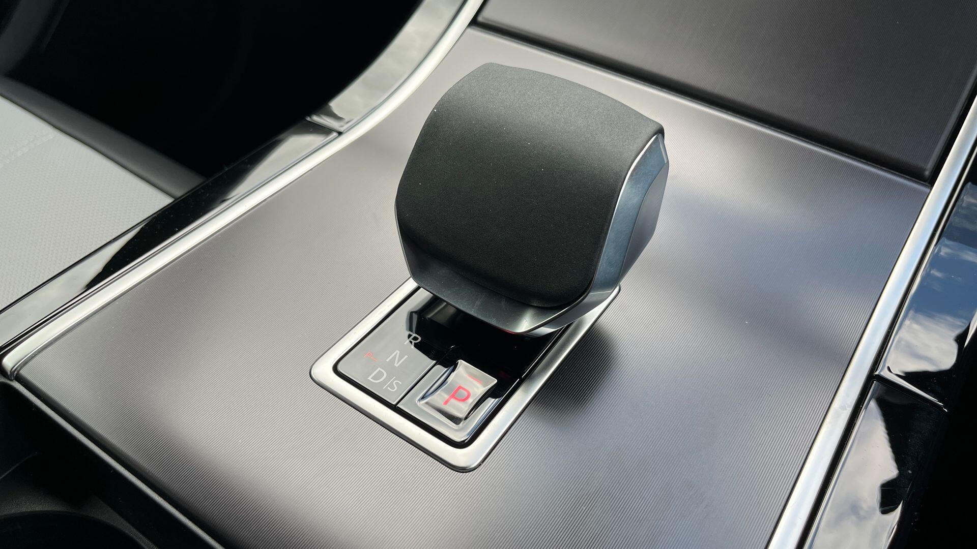 Land Rover Range Rover Velar view 27