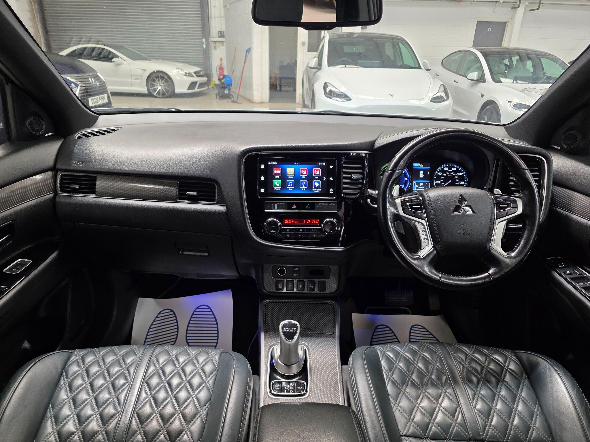 Mitsubishi Outlander view 5