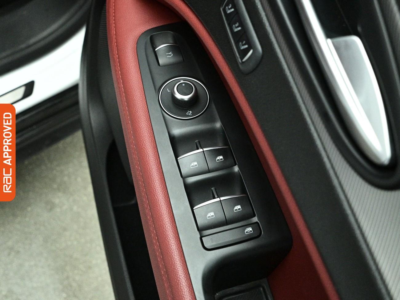 Alfa Romeo Stelvio view 26