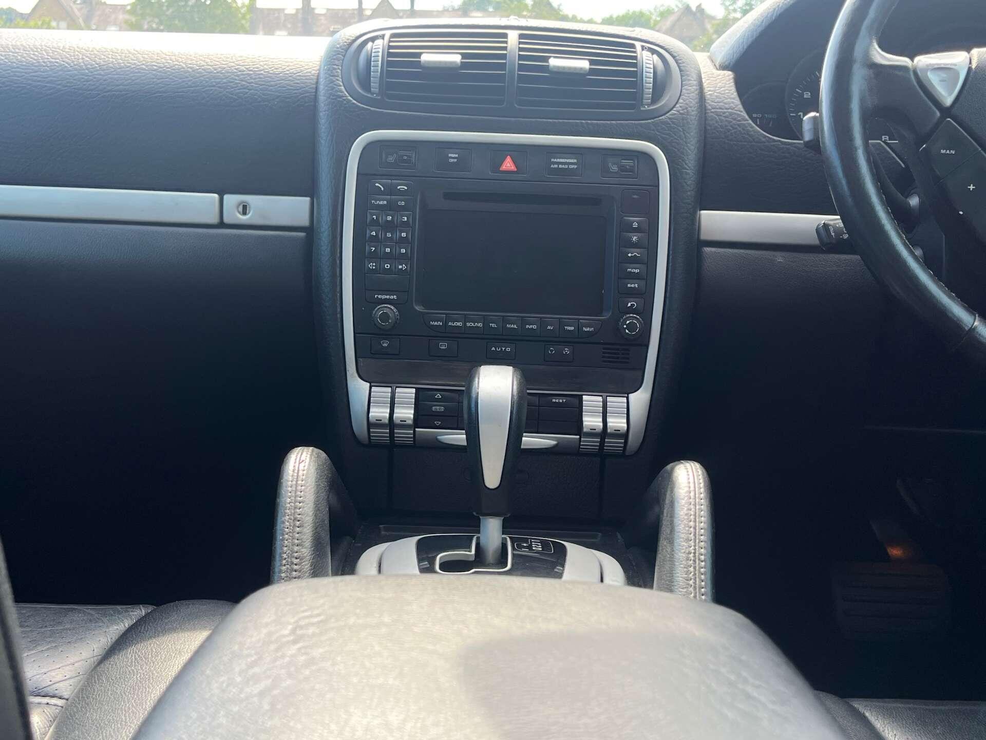 Porsche Cayenne view 18