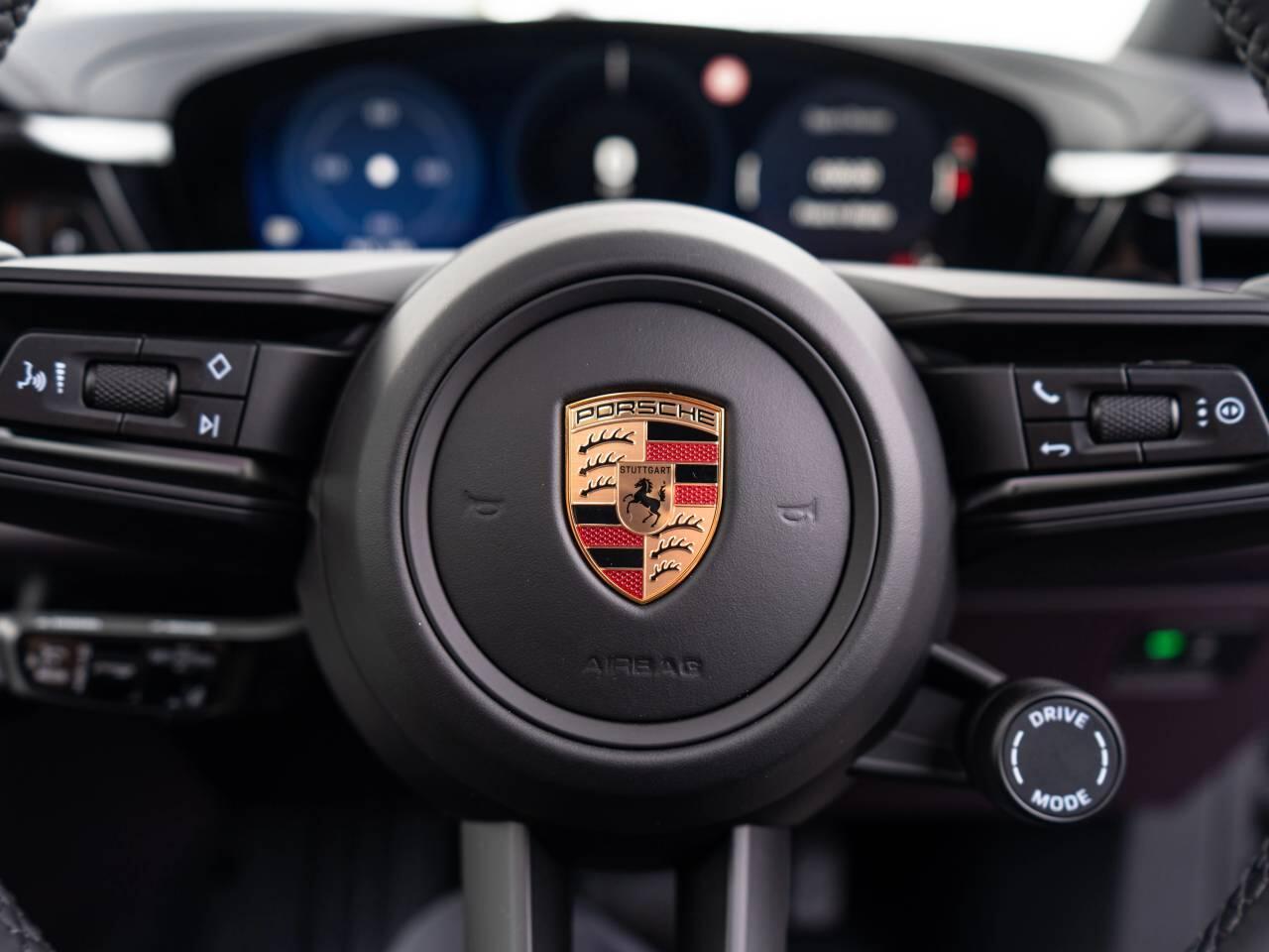 Porsche Macan view 19