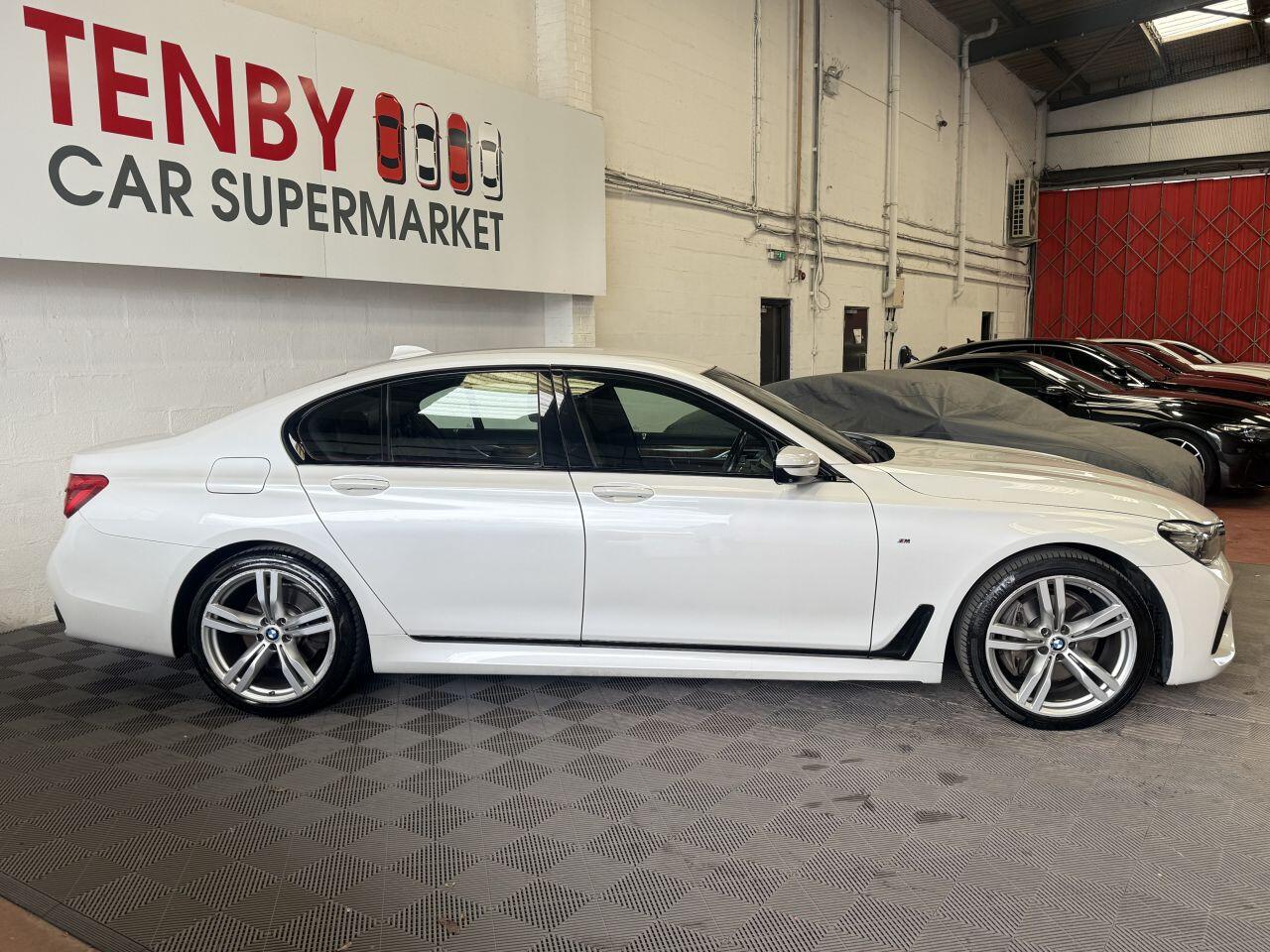 BMW 7 Series view 11