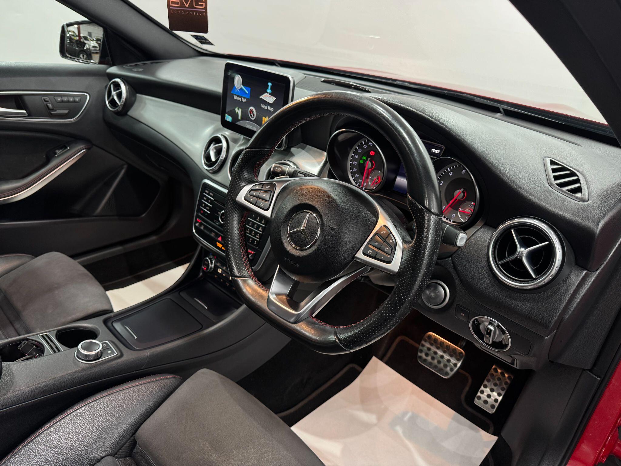Mercedes-Benz GLA view 30