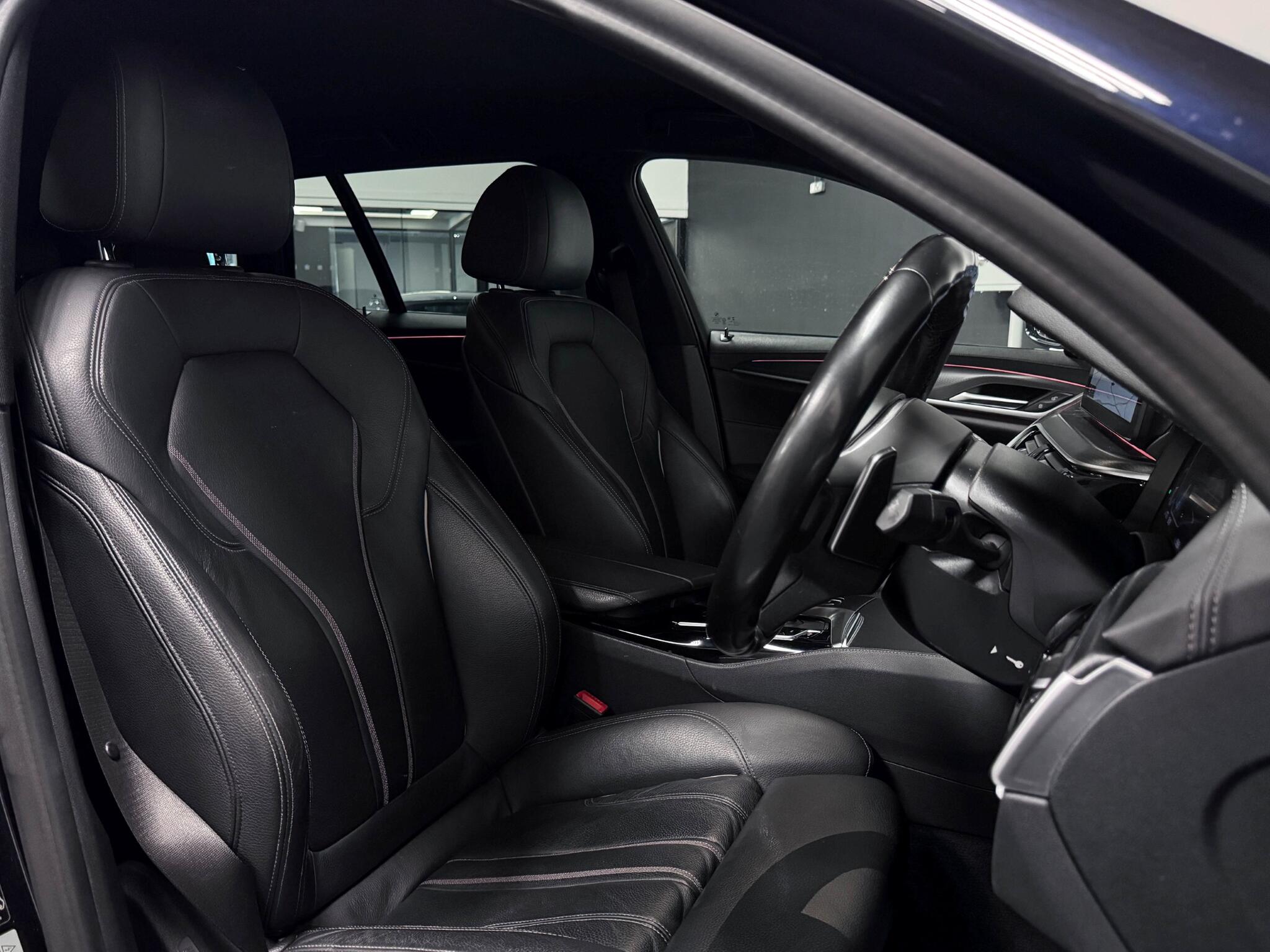 BMW 5 Series view 27