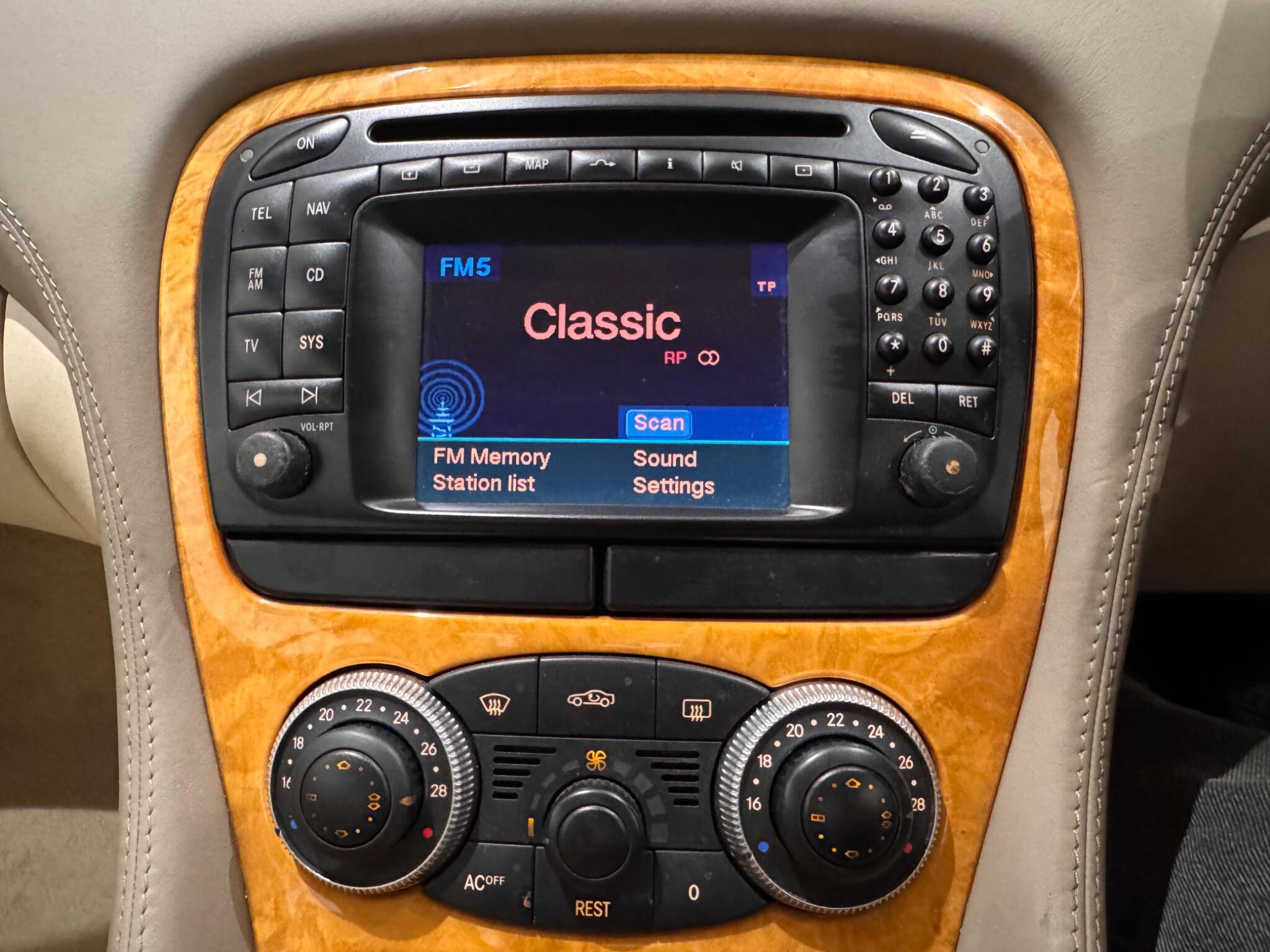 Mercedes-Benz SL view 19