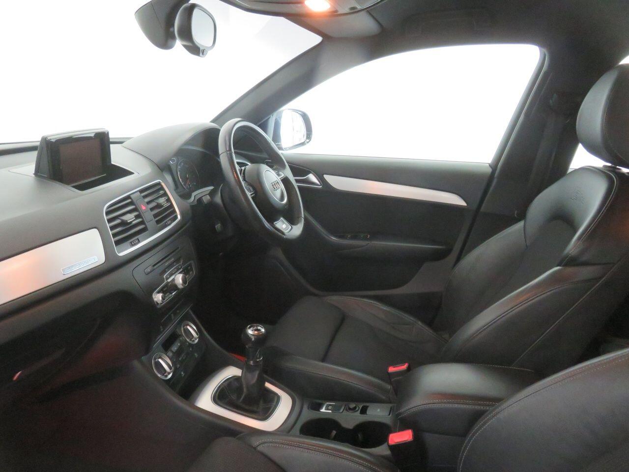 Audi Q3 view 53