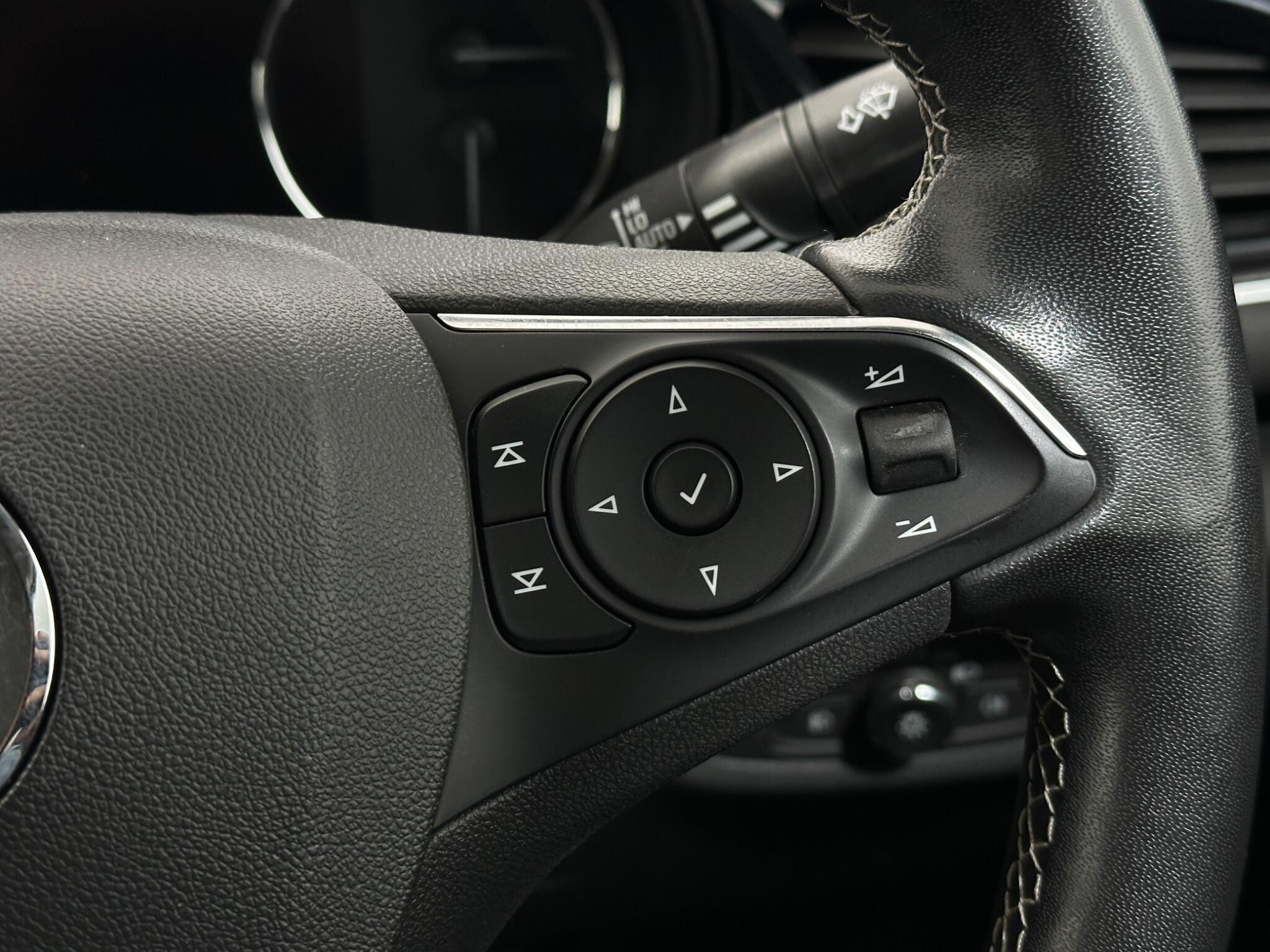 Vauxhall Insignia view 16