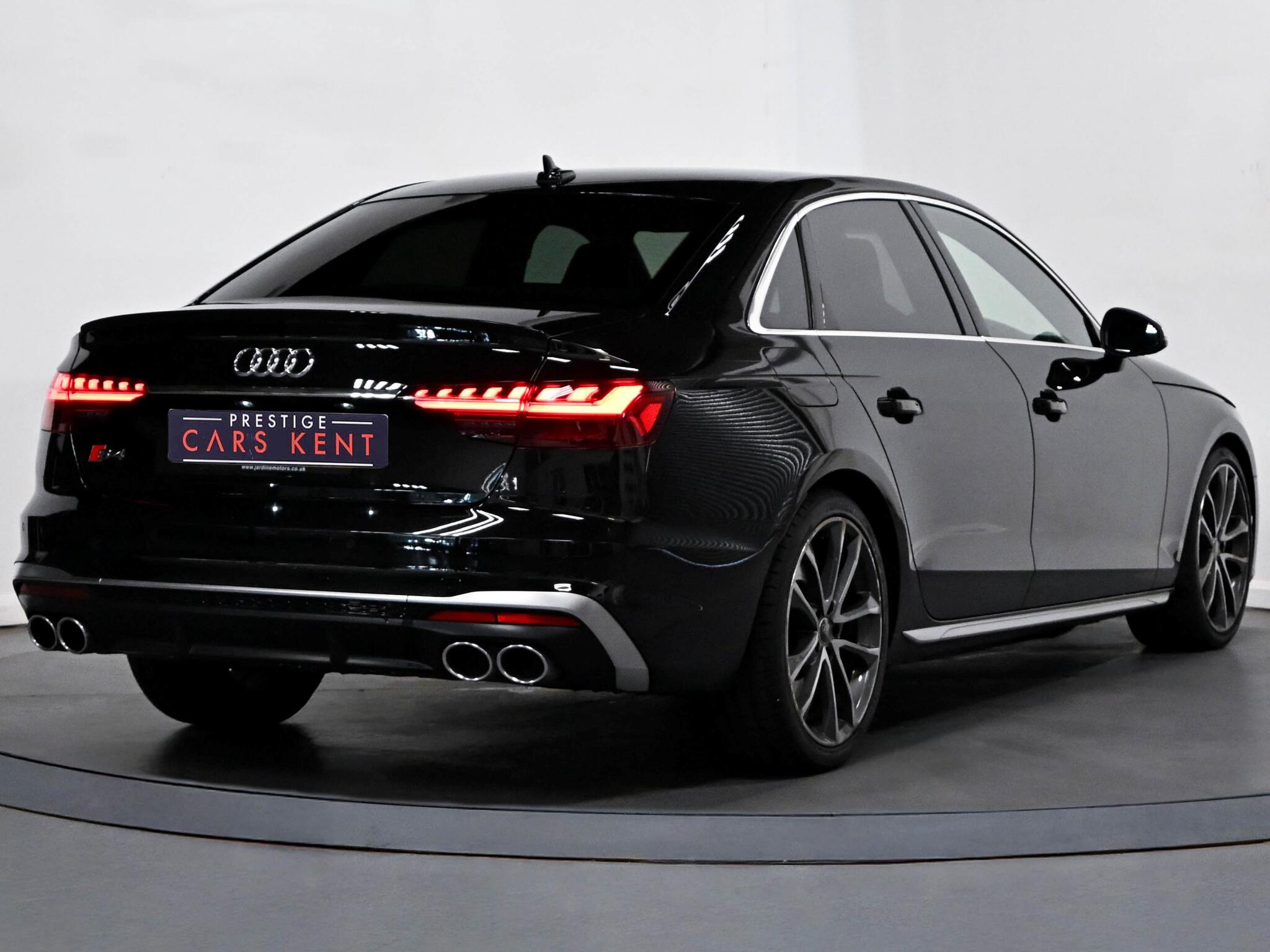 Audi S4 view 21