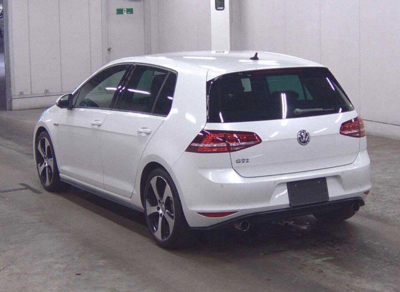 Volkswagen Golf view 2