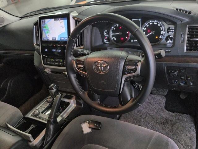 Toyota Land Cruiser view 6