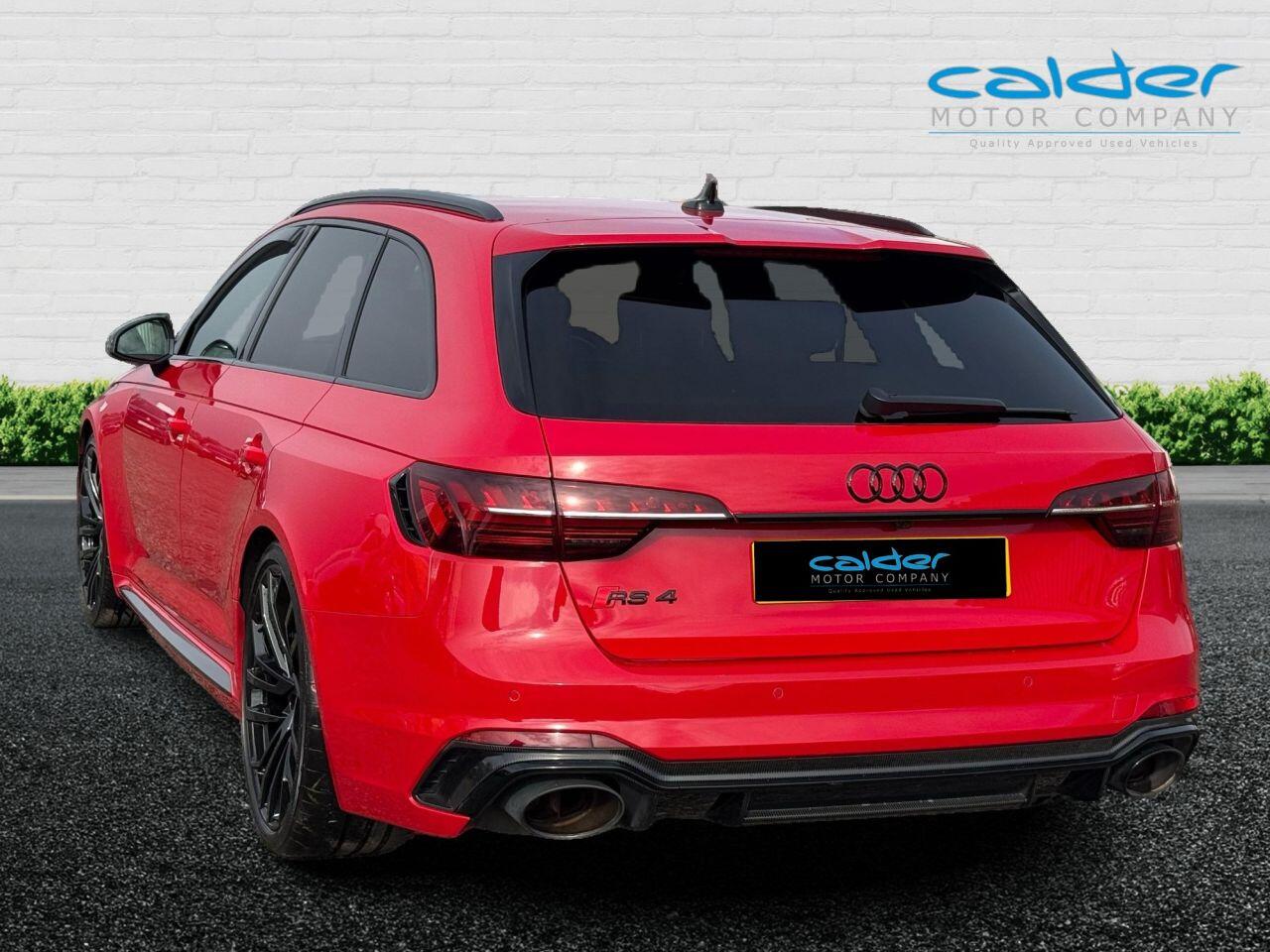Audi RS4 view 11