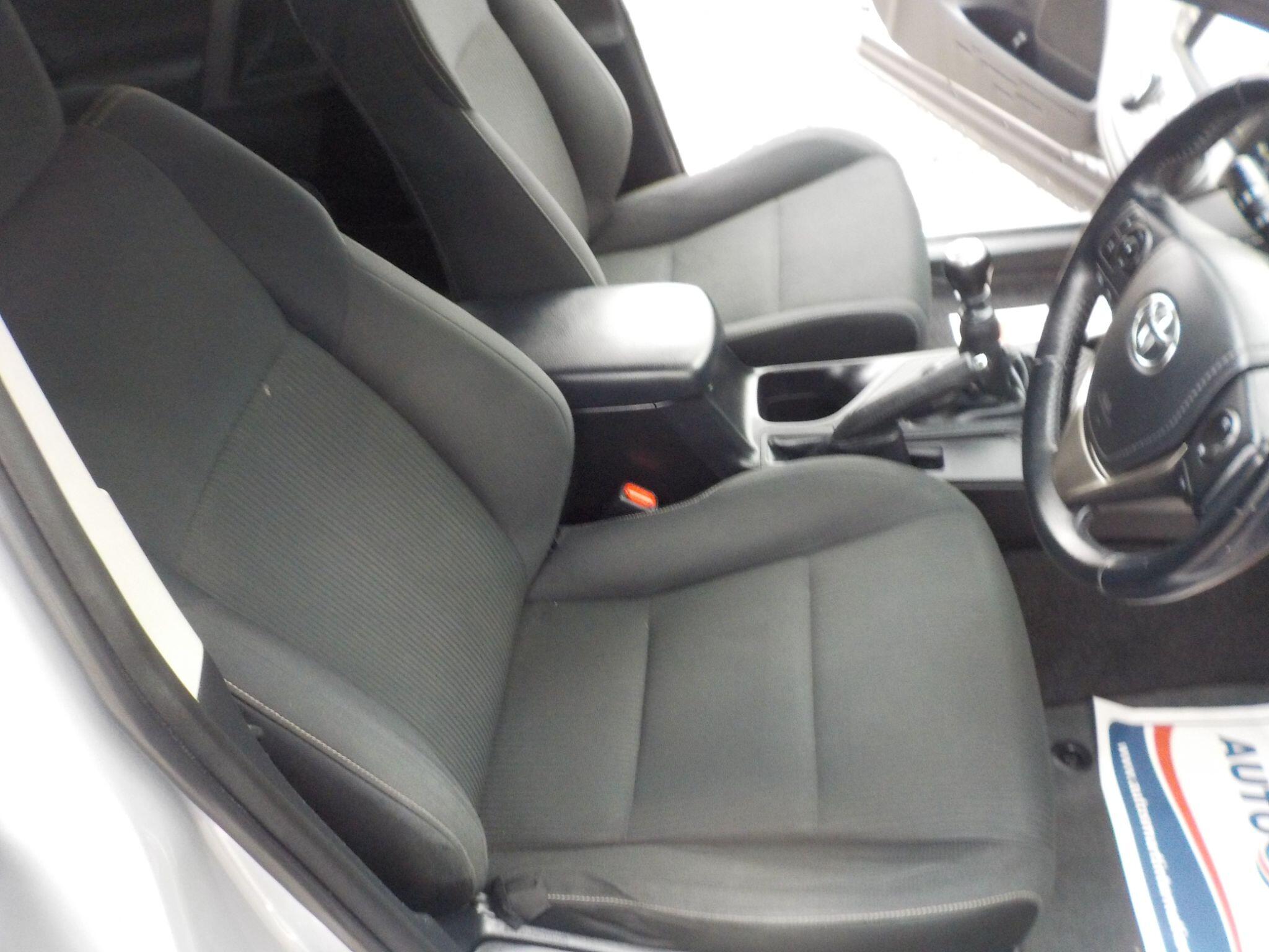 Toyota RAV4 2.0 D-4D Icon 2WD Euro 5 (s/s) 5dr