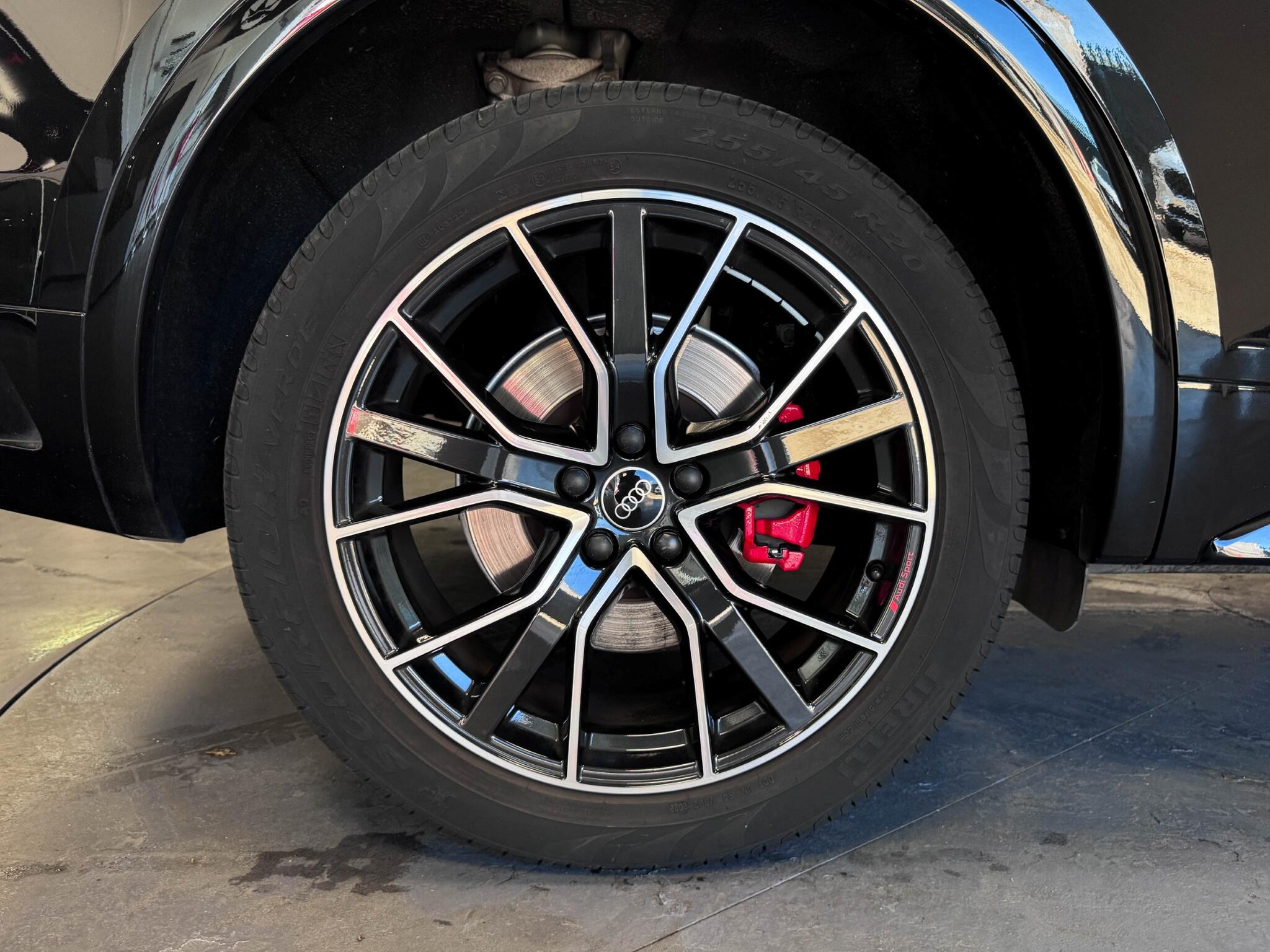 Audi Q5 view 56