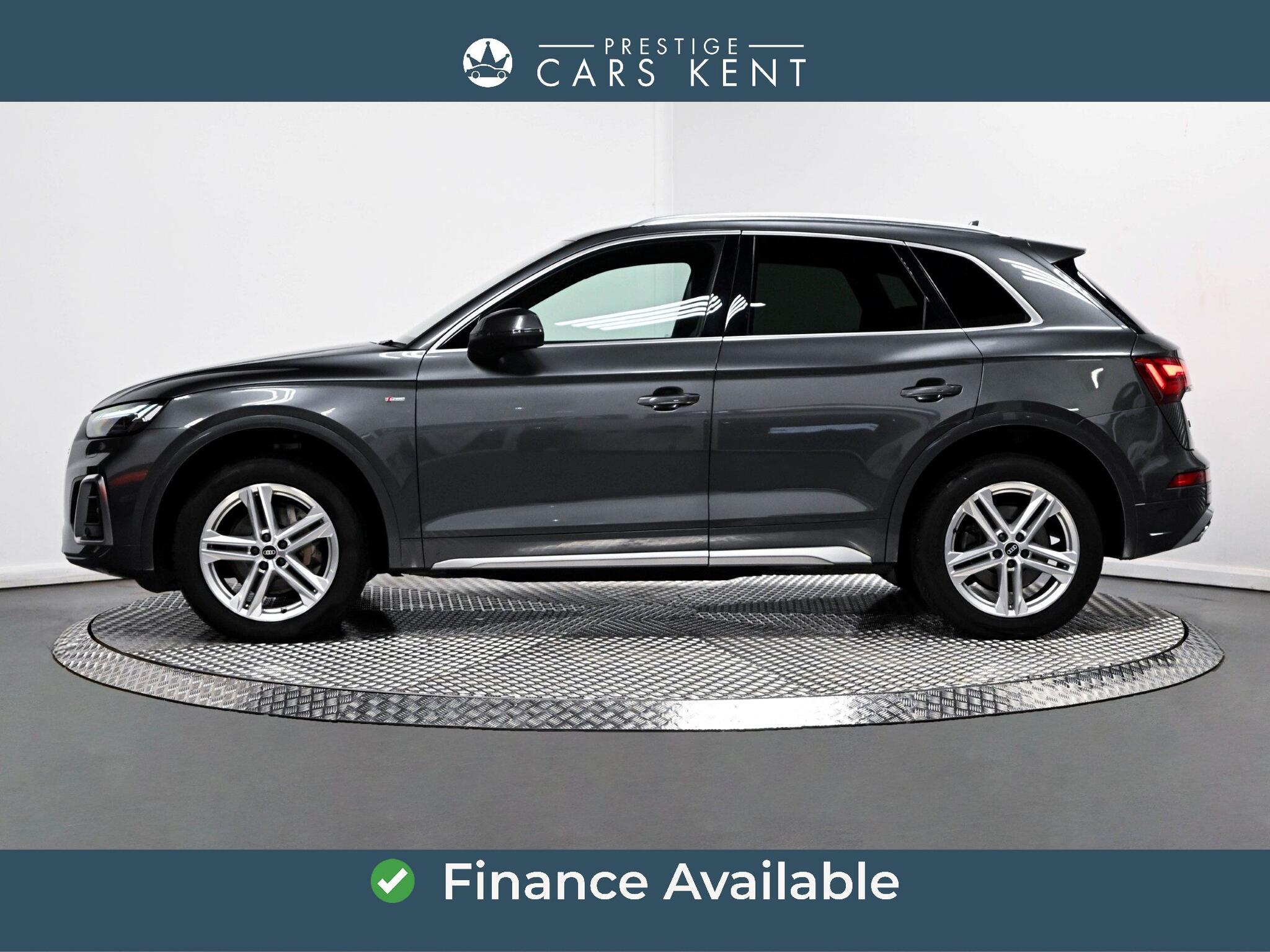 Audi Q5 view 4