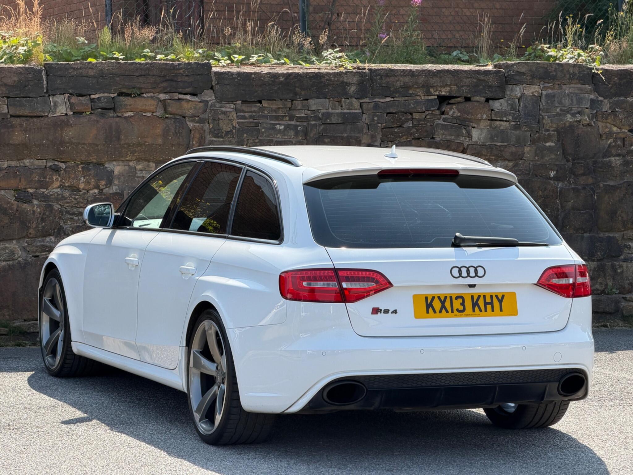 Audi RS4 view 5