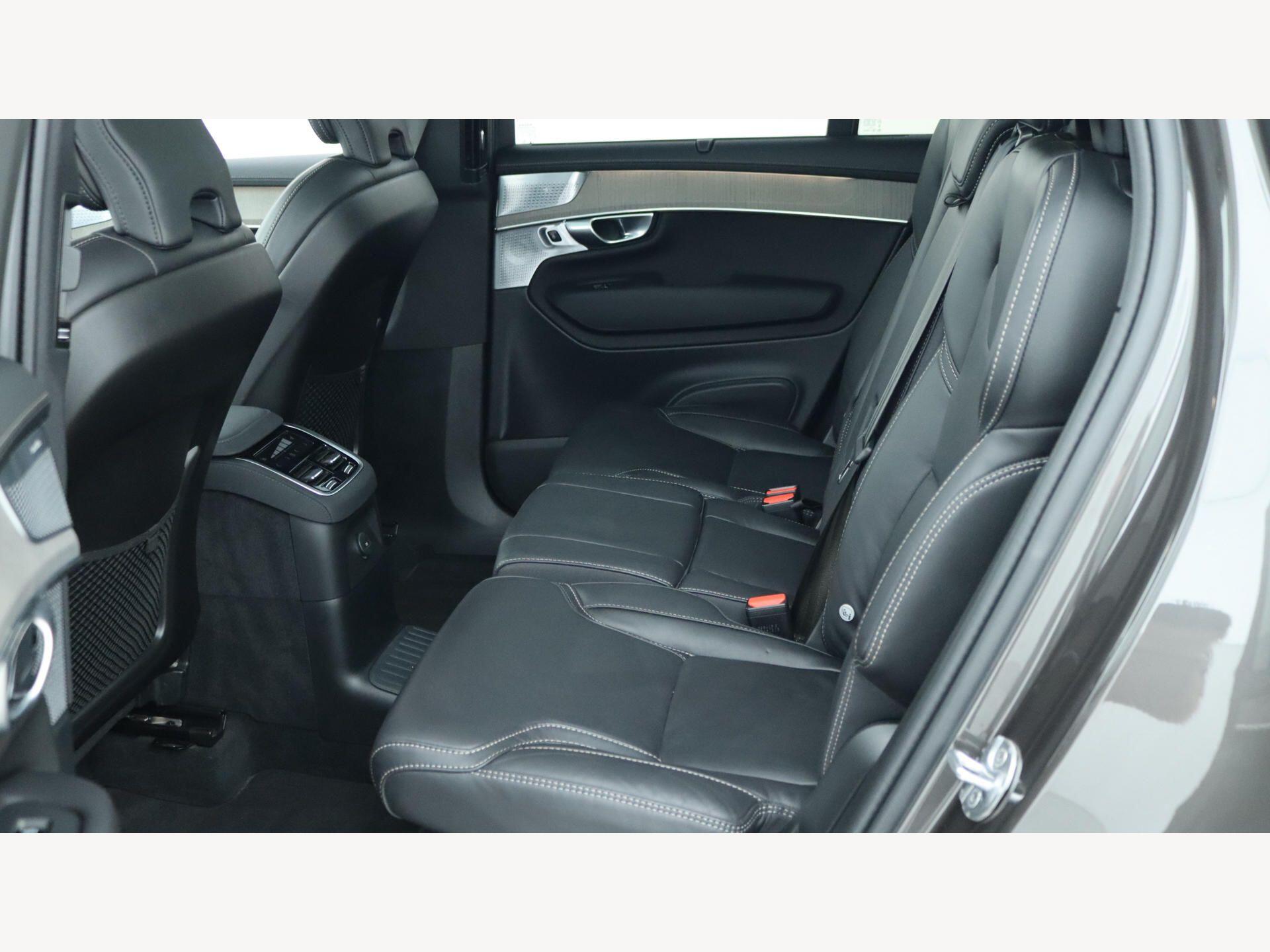 Volvo XC90 view 32