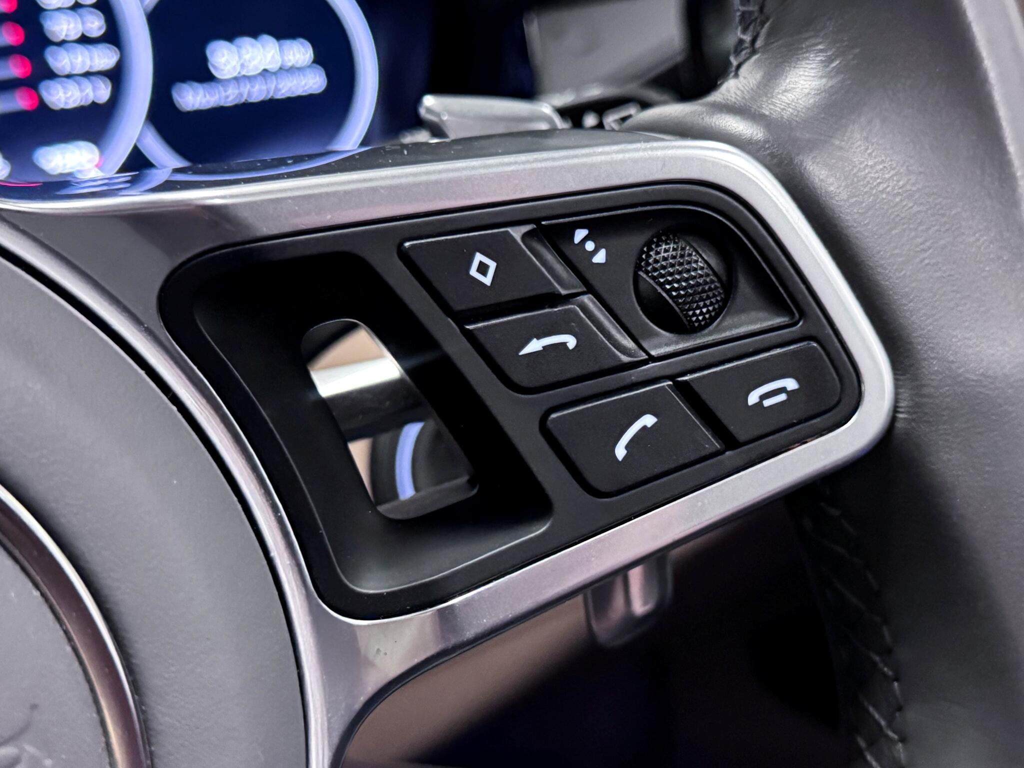 Porsche Cayenne view 41