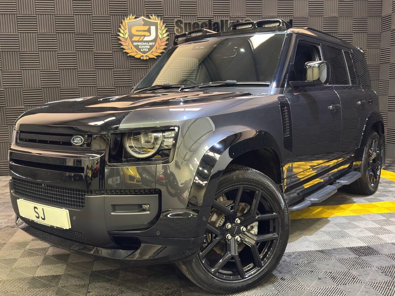 Land Rover Defender 110 view 21