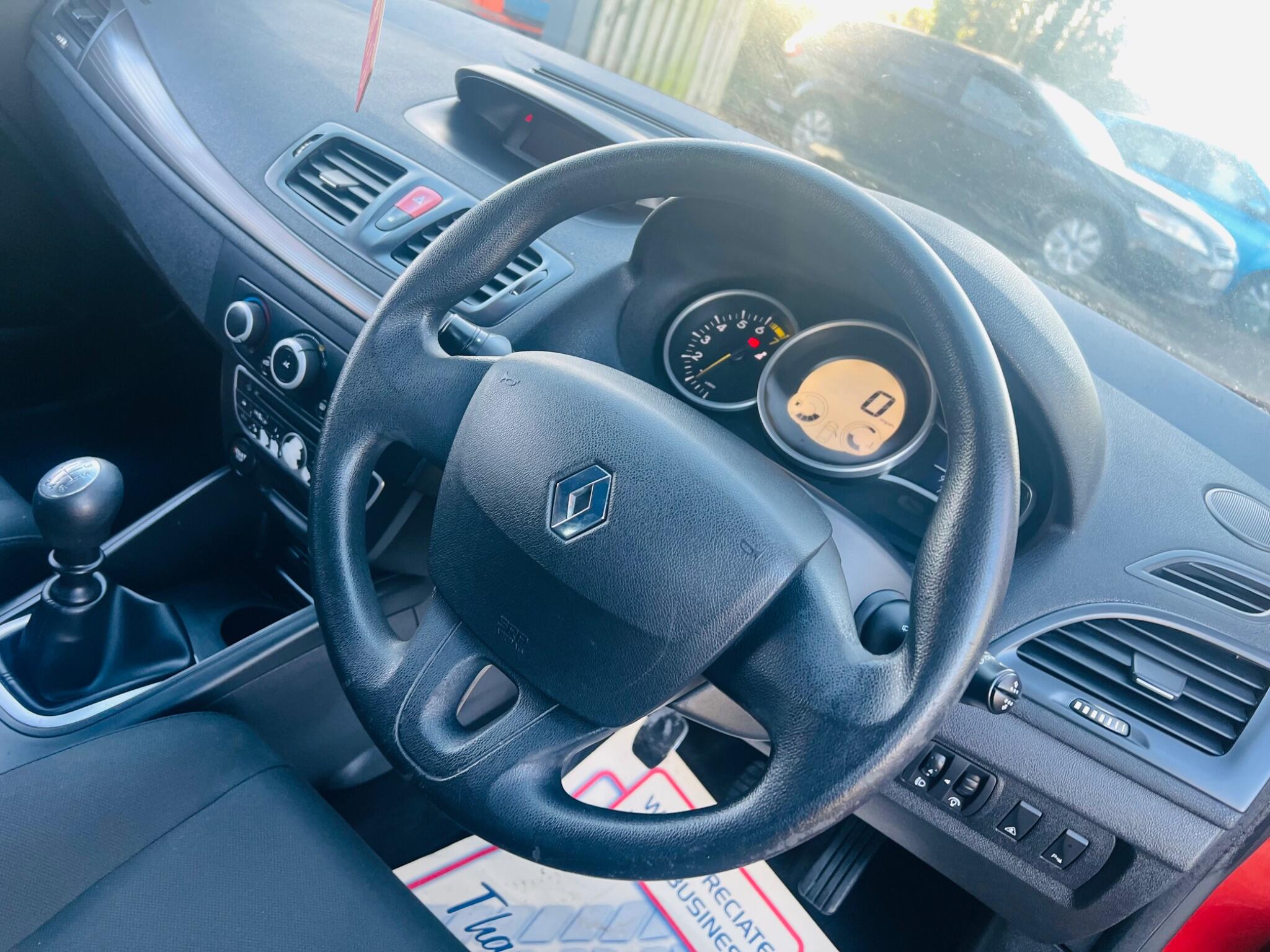 2009 Renault Megane 1.6 16V Expression Euro 5 3dr • 94,411 miles image 24