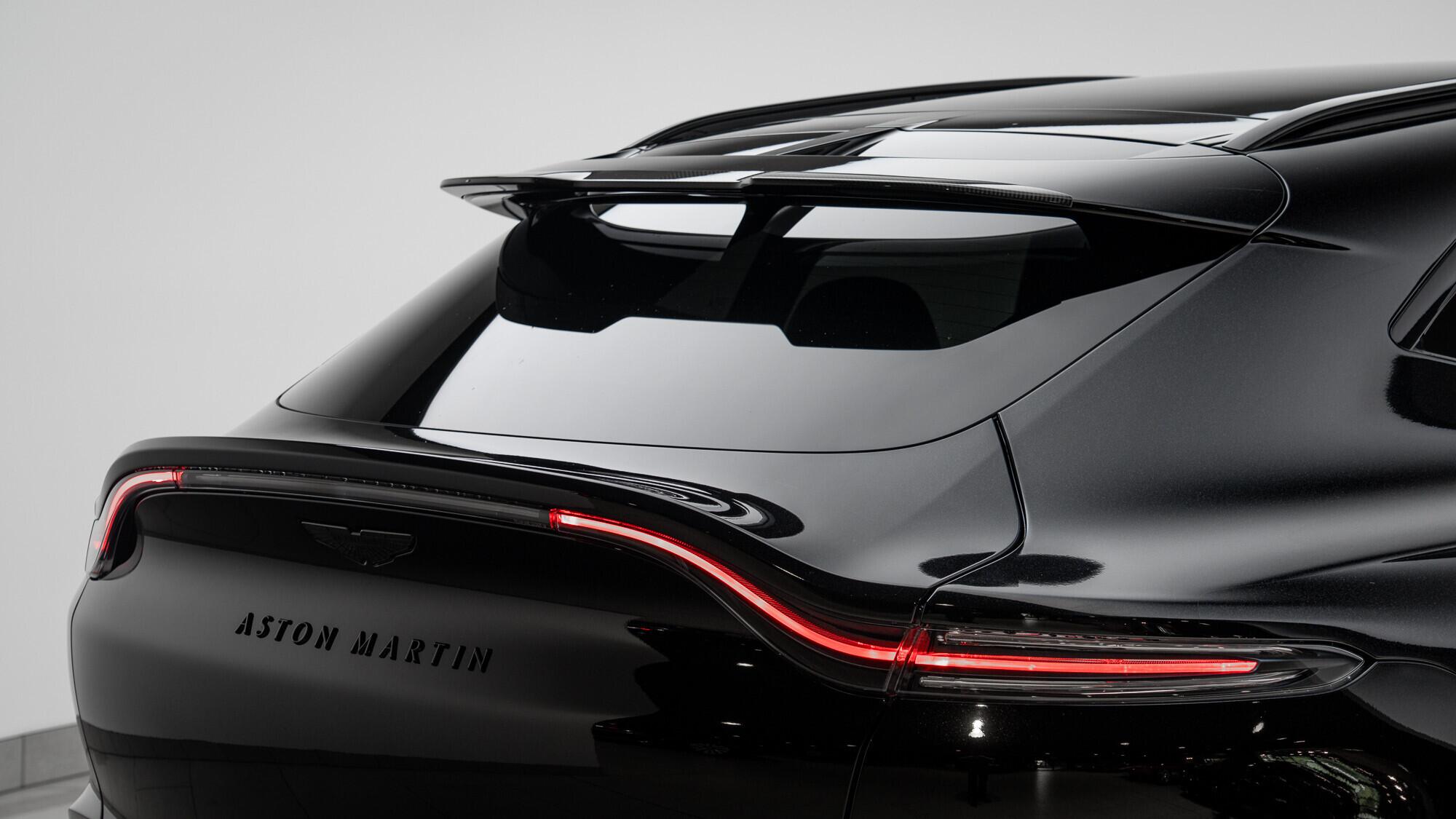 Aston Martin DBX view 21