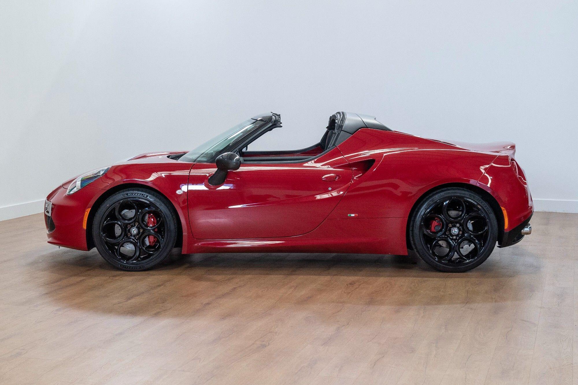 Alfa Romeo 4C view 6