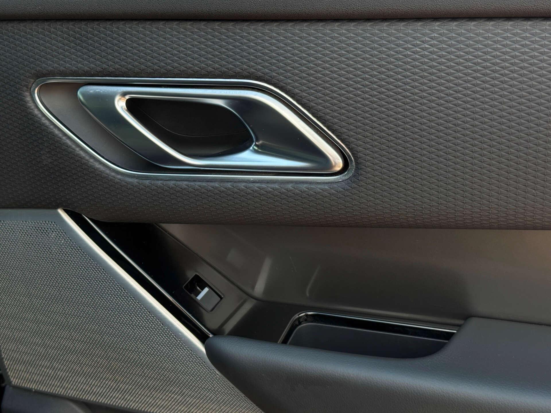 Land Rover Range Rover Velar view 30