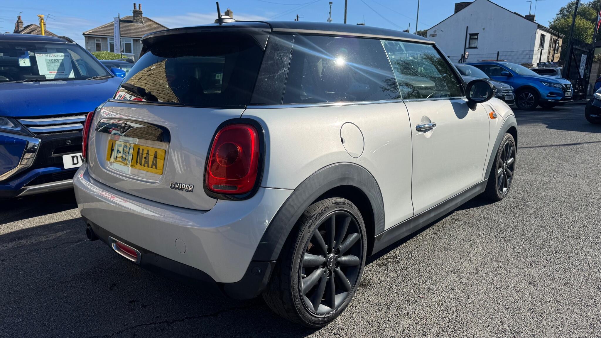 Mini Hatch view 7