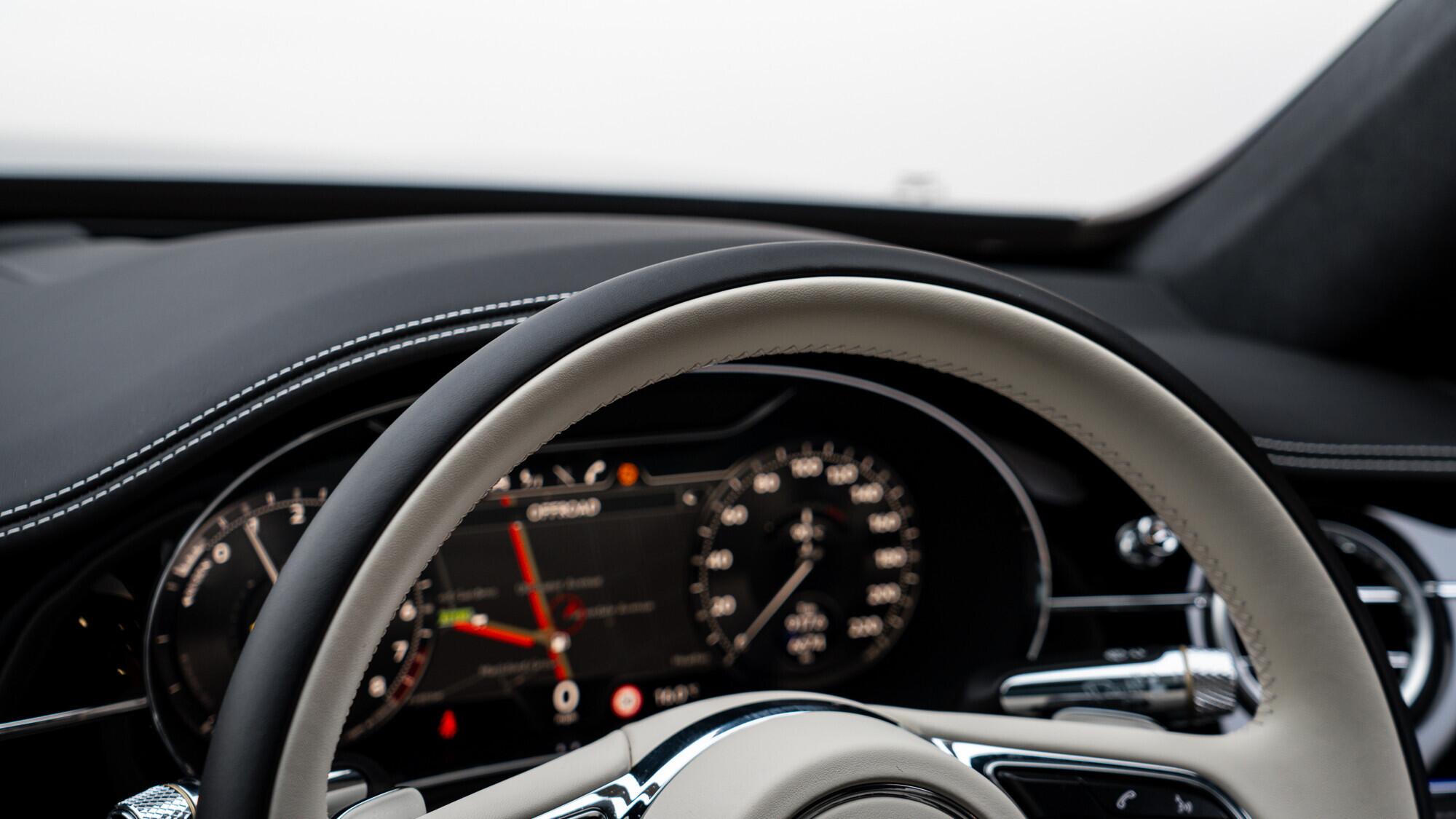 Bentley Flying Spur view 36