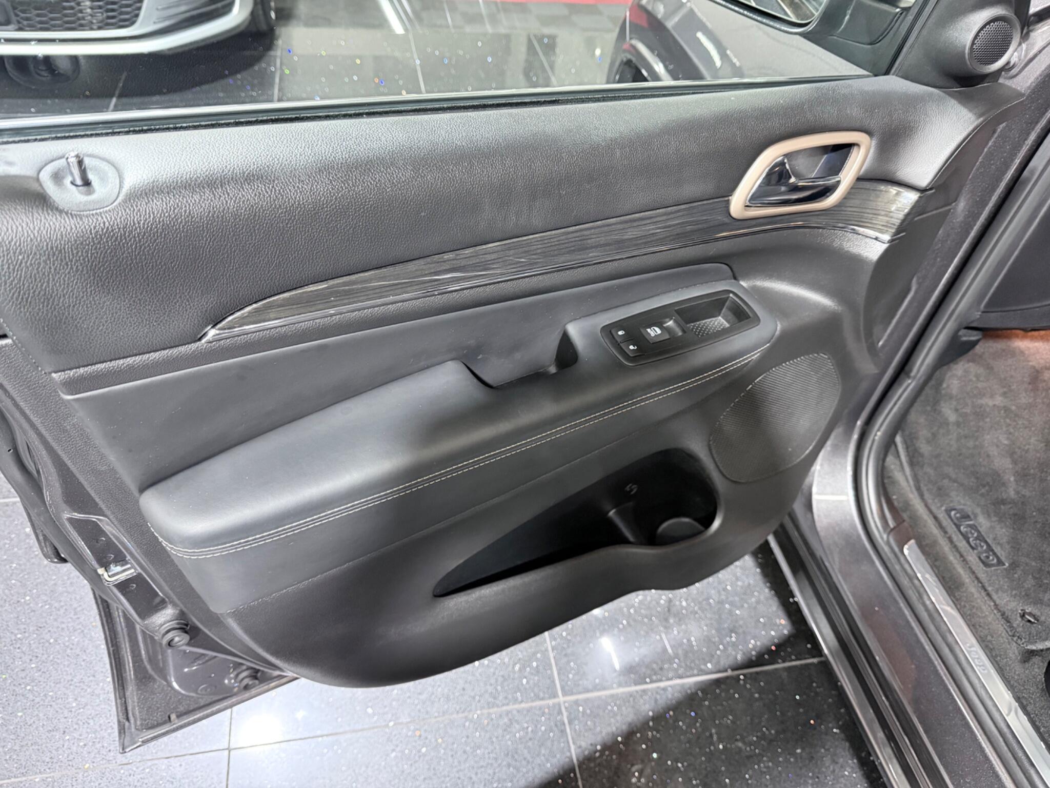 Jeep Grand Cherokee view 64