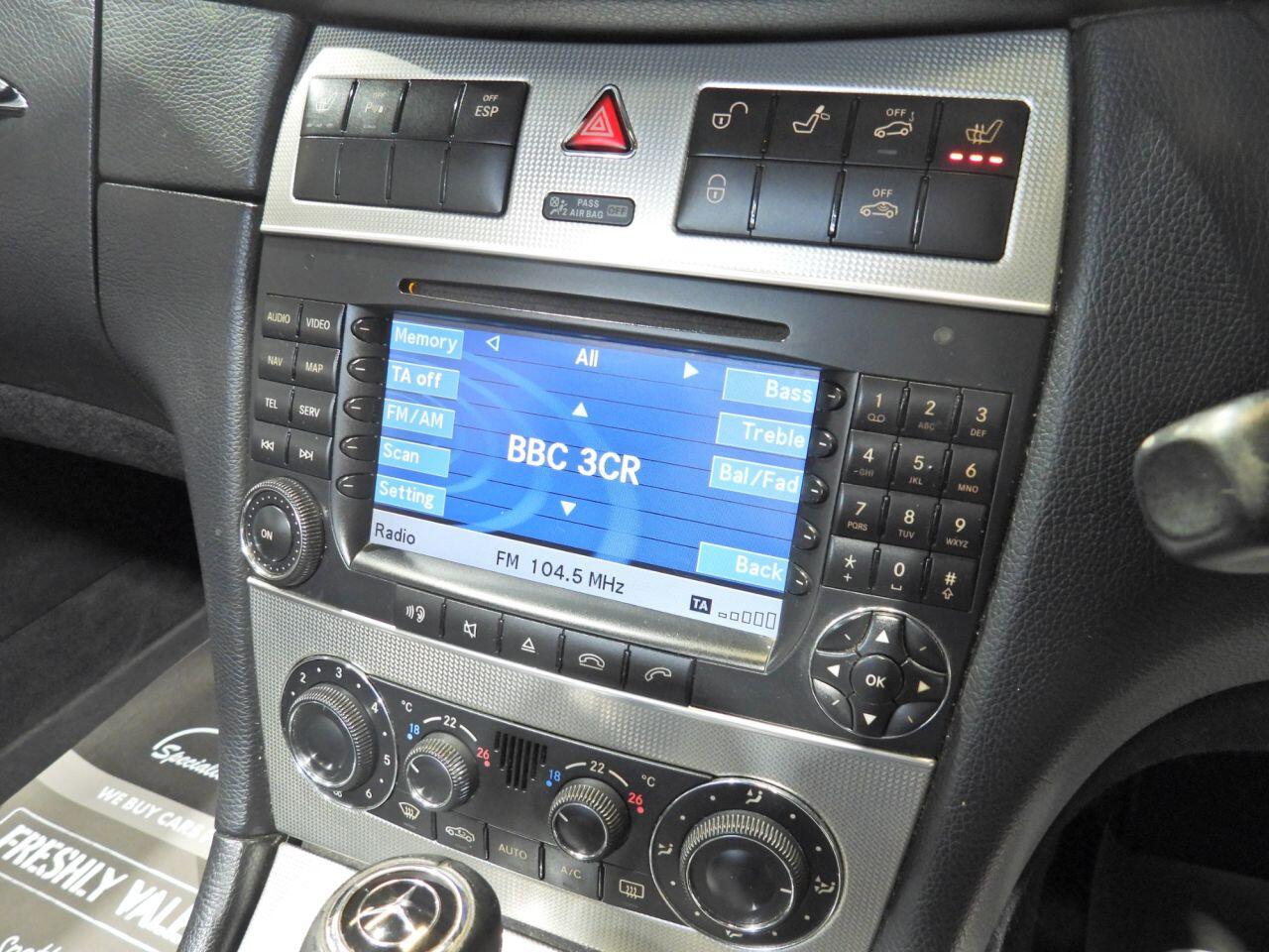 Mercedes-Benz CLK view 38