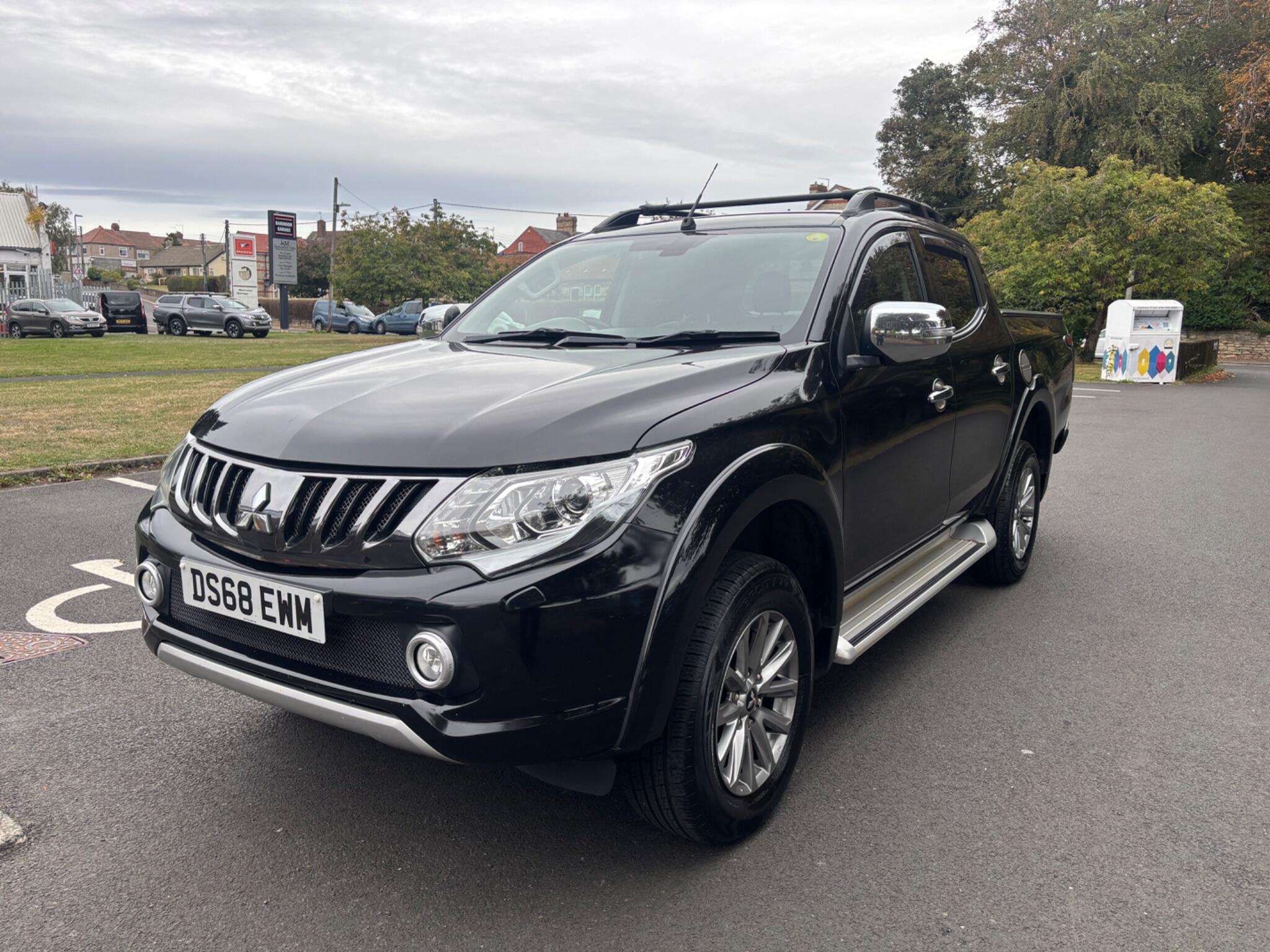 Mitsubishi L200 view 3