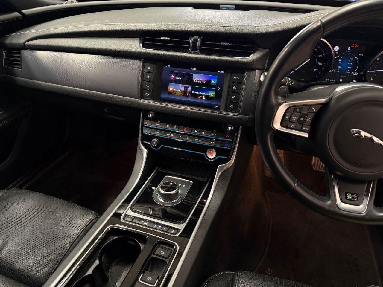 Jaguar XF view 18