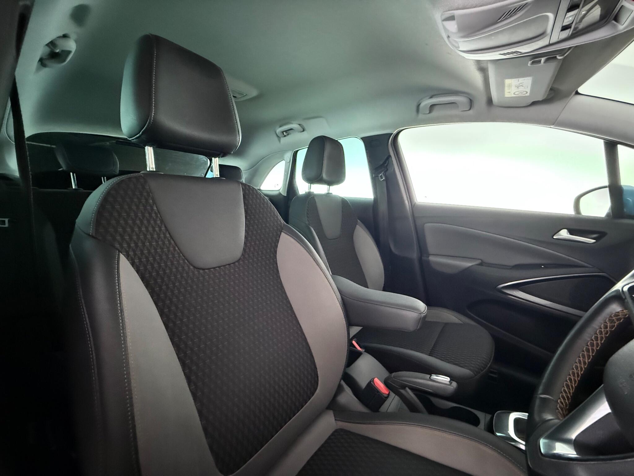 Vauxhall Crossland X view 27