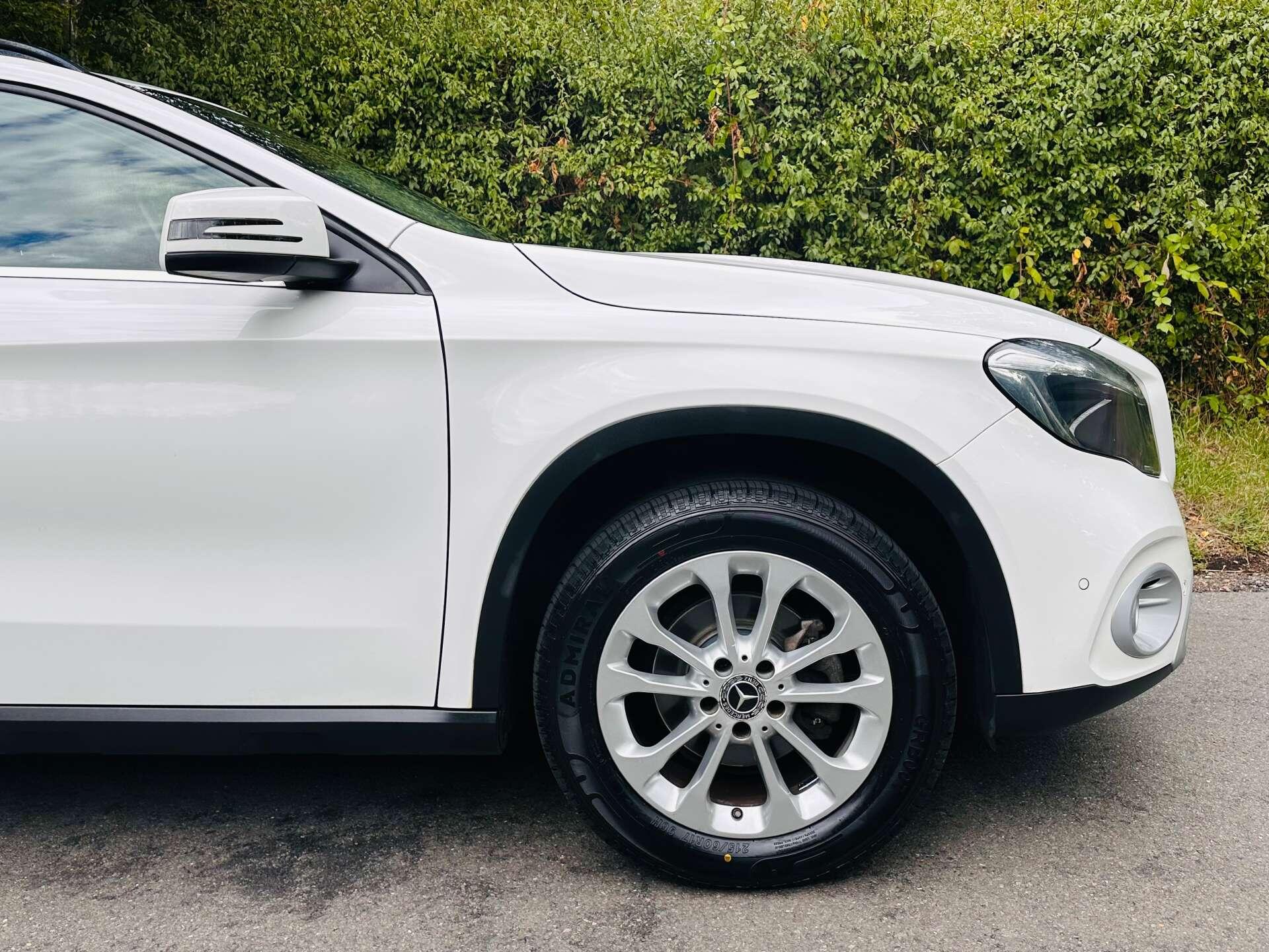 Mercedes-Benz Gla view 43