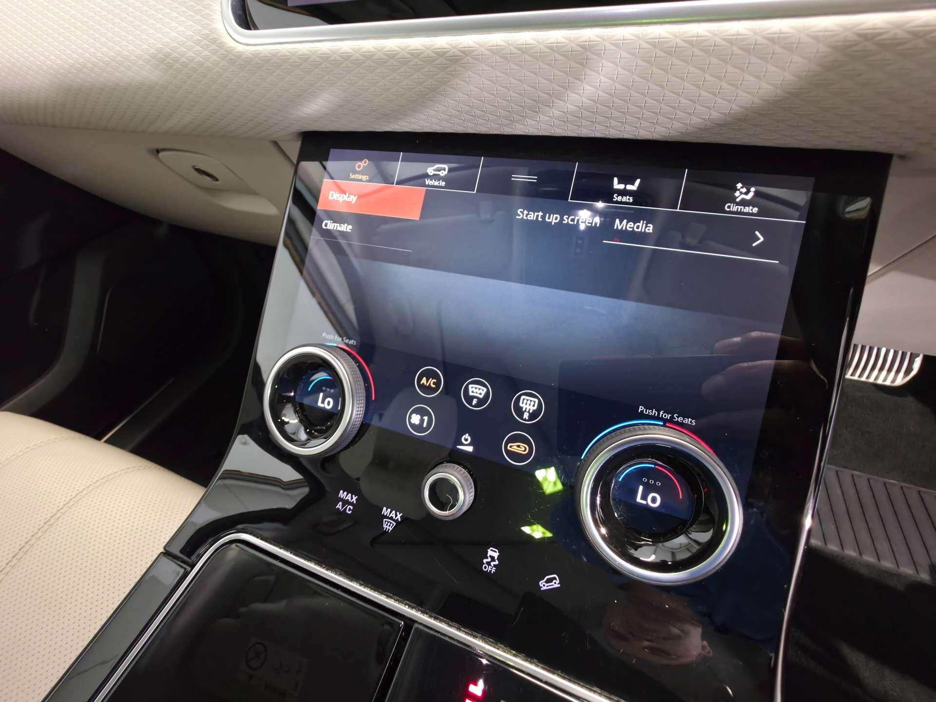 Land Rover Range Rover Velar view 31