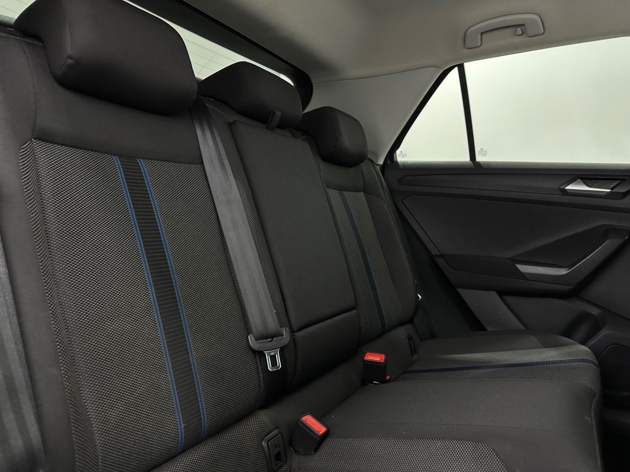 Volkswagen T-Roc view 41