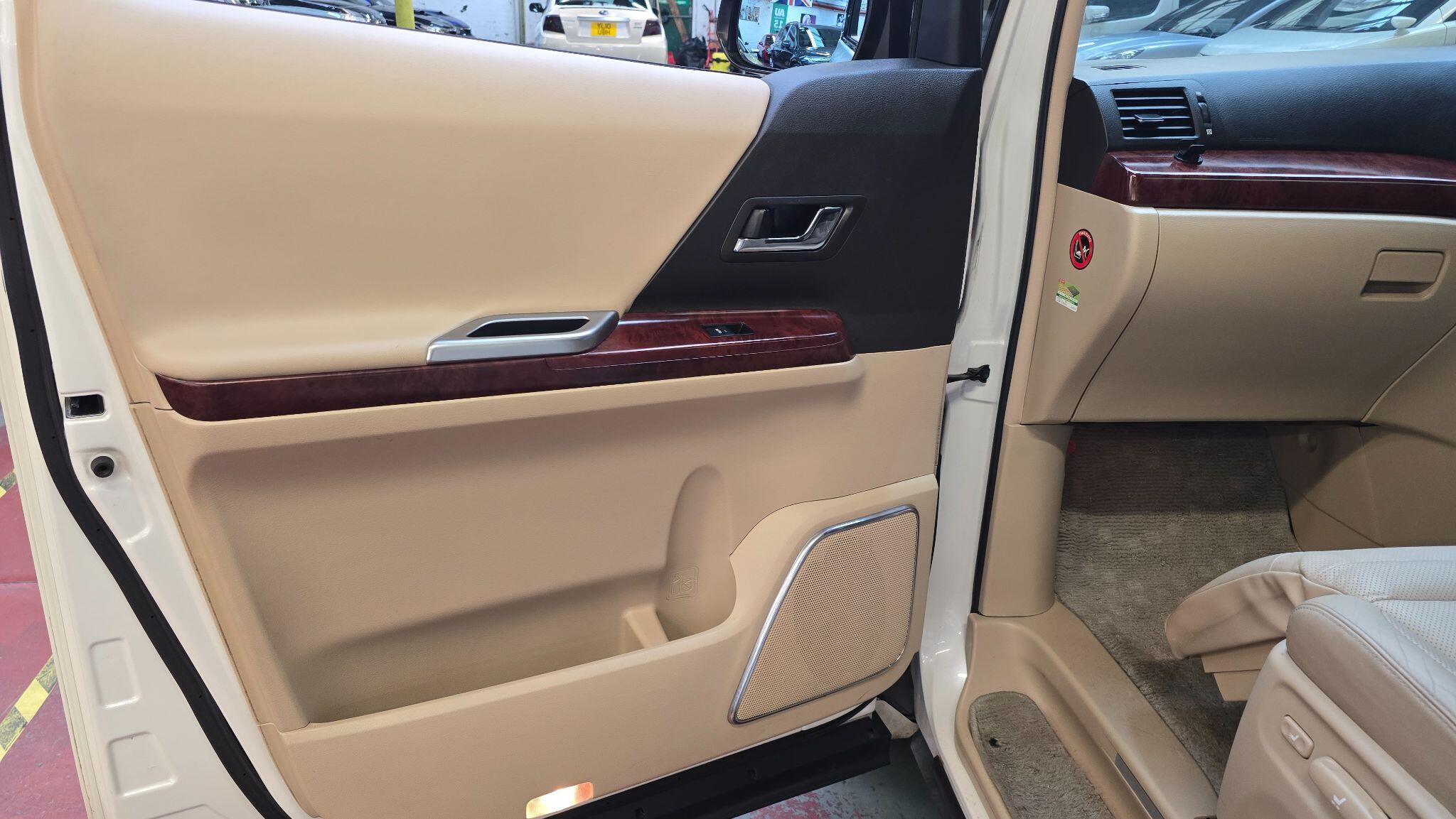 Toyota Vellfire view 31