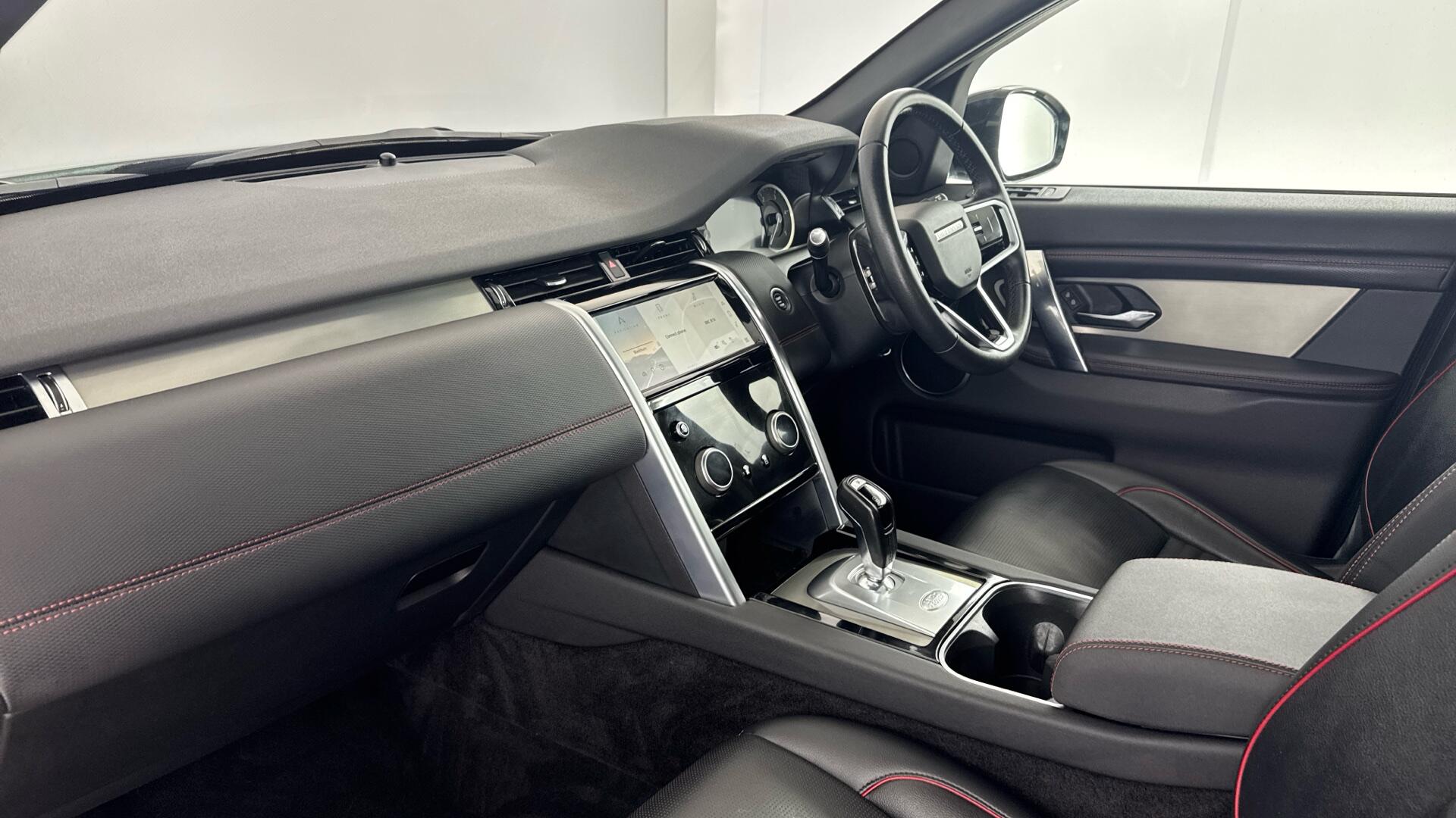 Land Rover Discovery Sport view 10