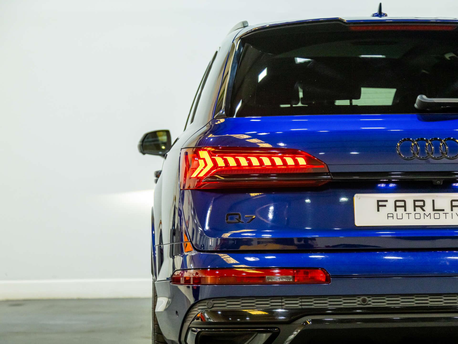 Audi Q7 view 24