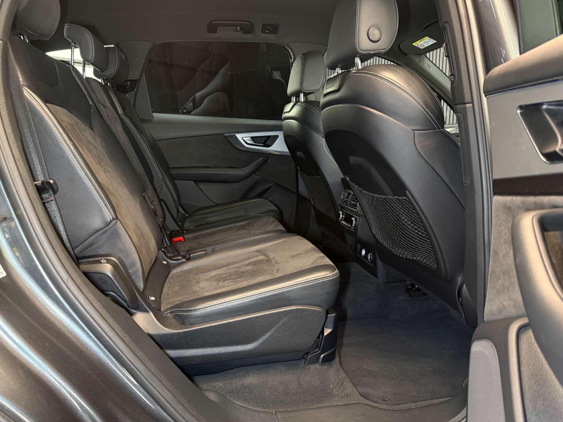 Audi Q7 view 17