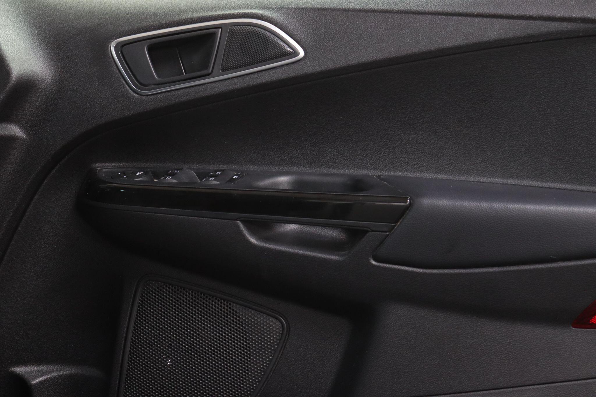 Ford B-Max view 36
