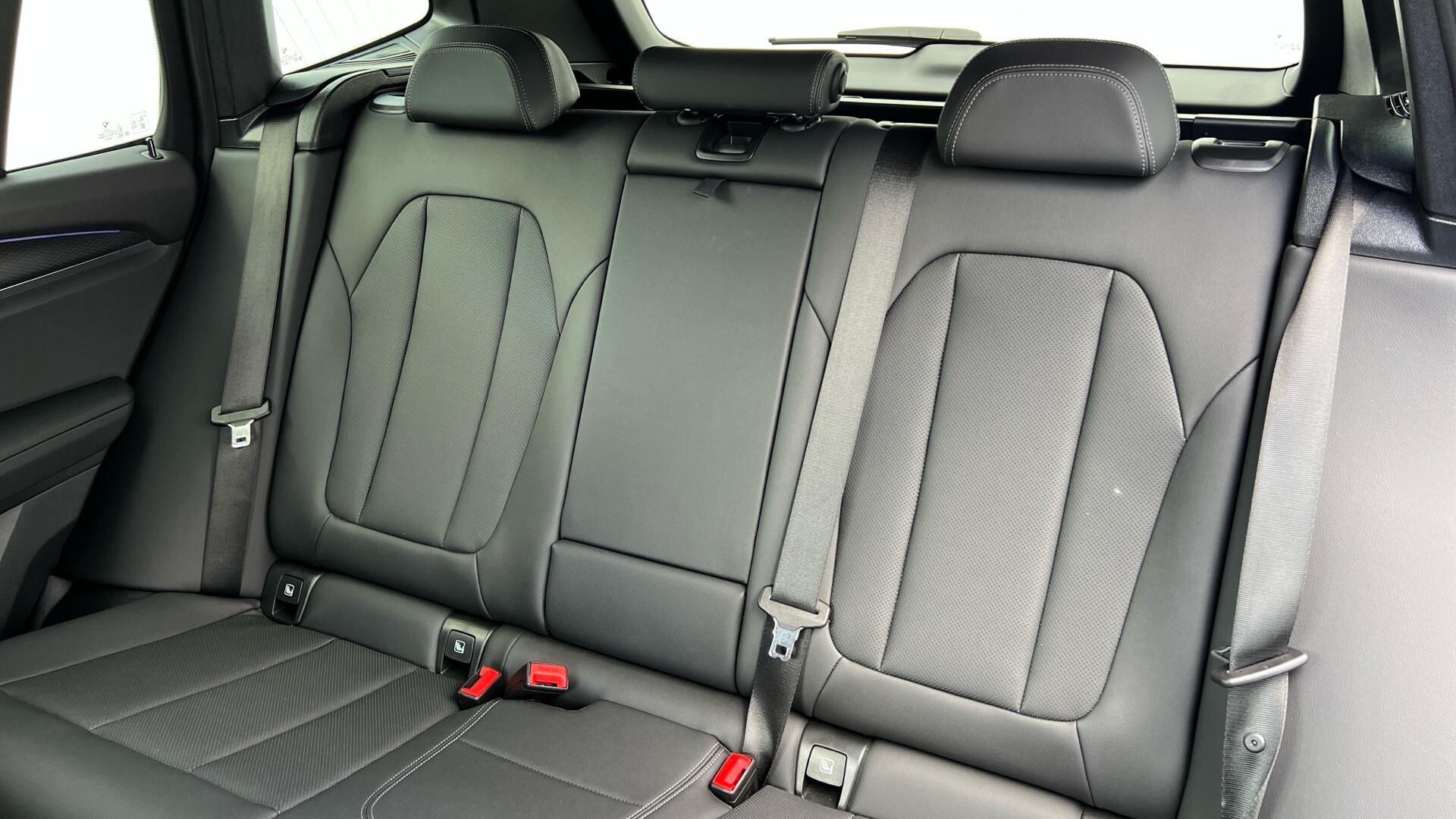 BMW X3 view 12