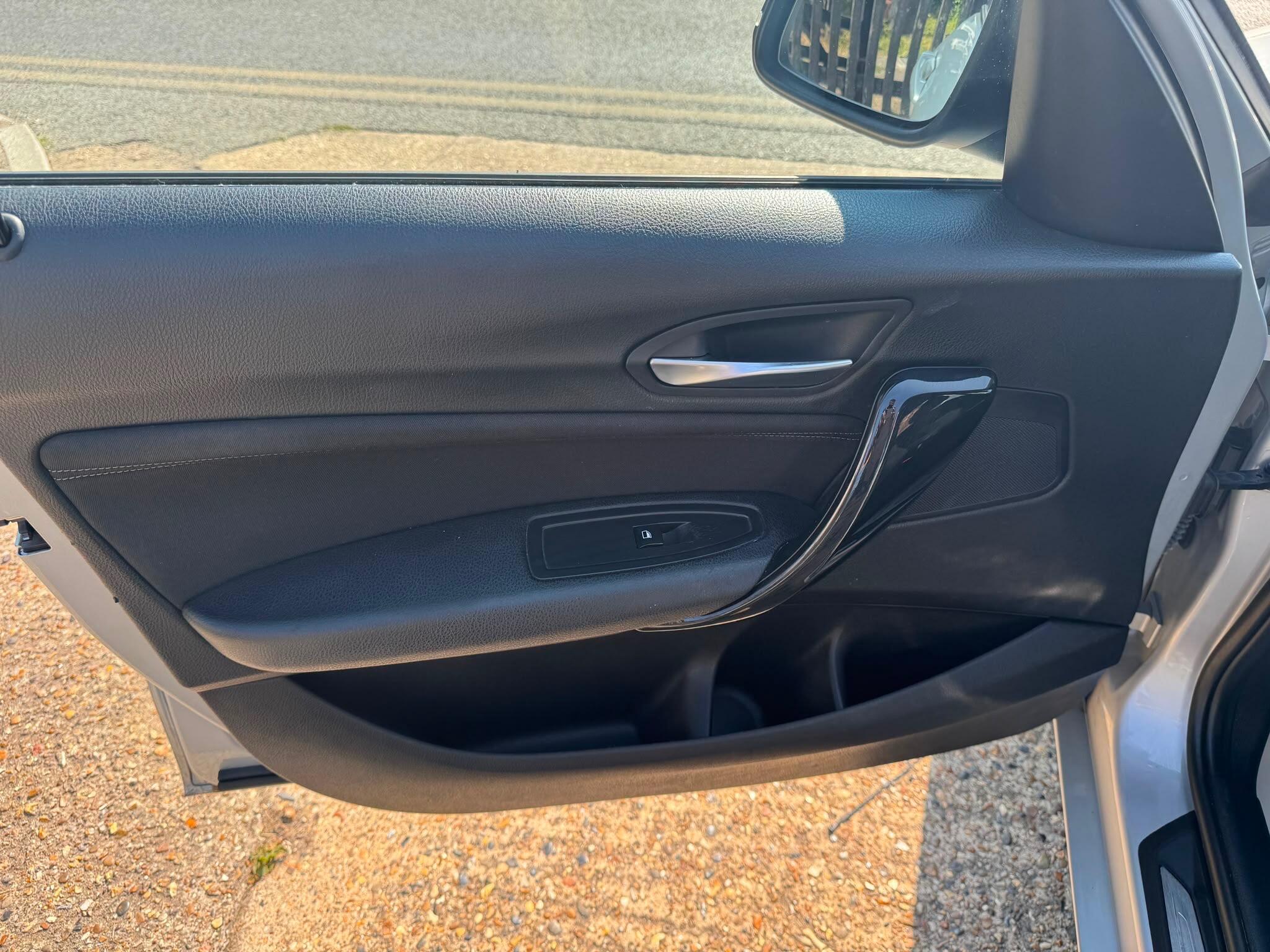 BMW 1 Series view 25