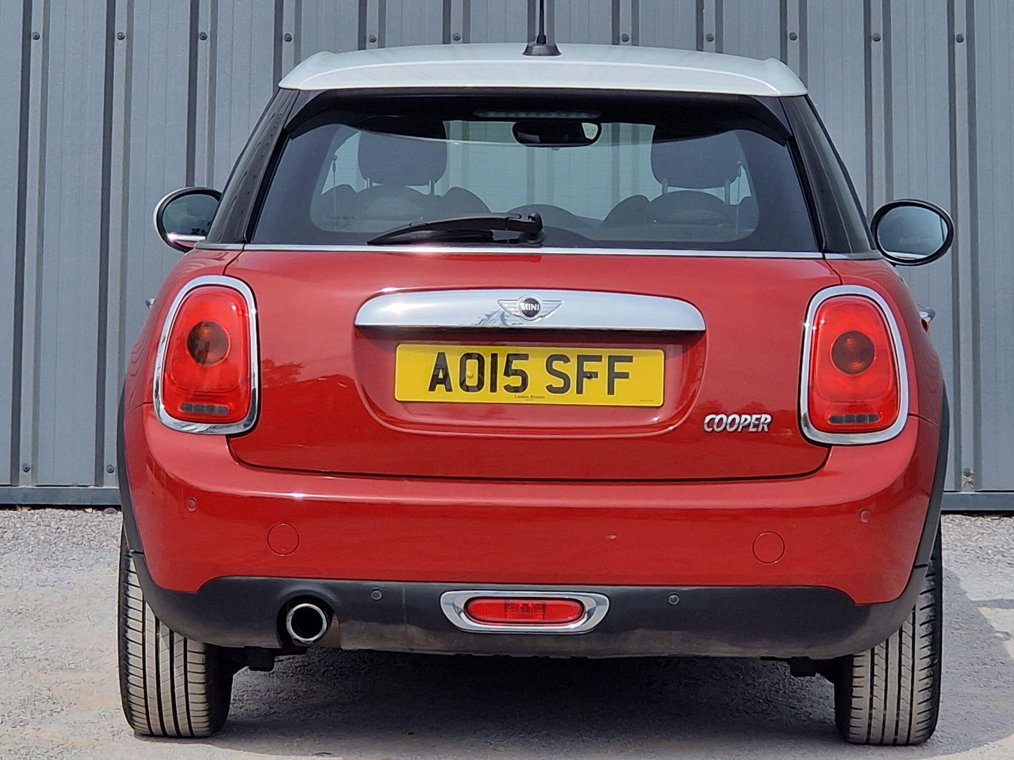 2015 MINI Hatch image 6