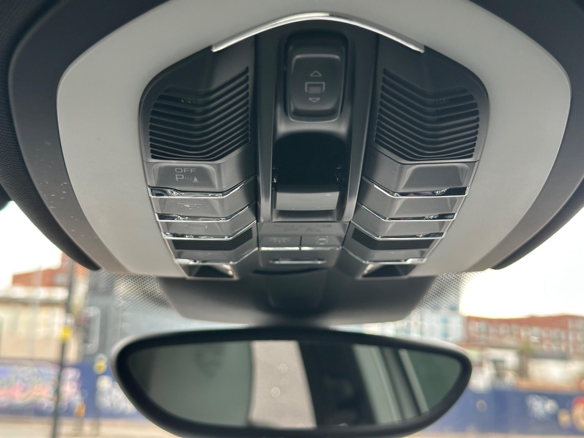 Porsche Cayenne view 33