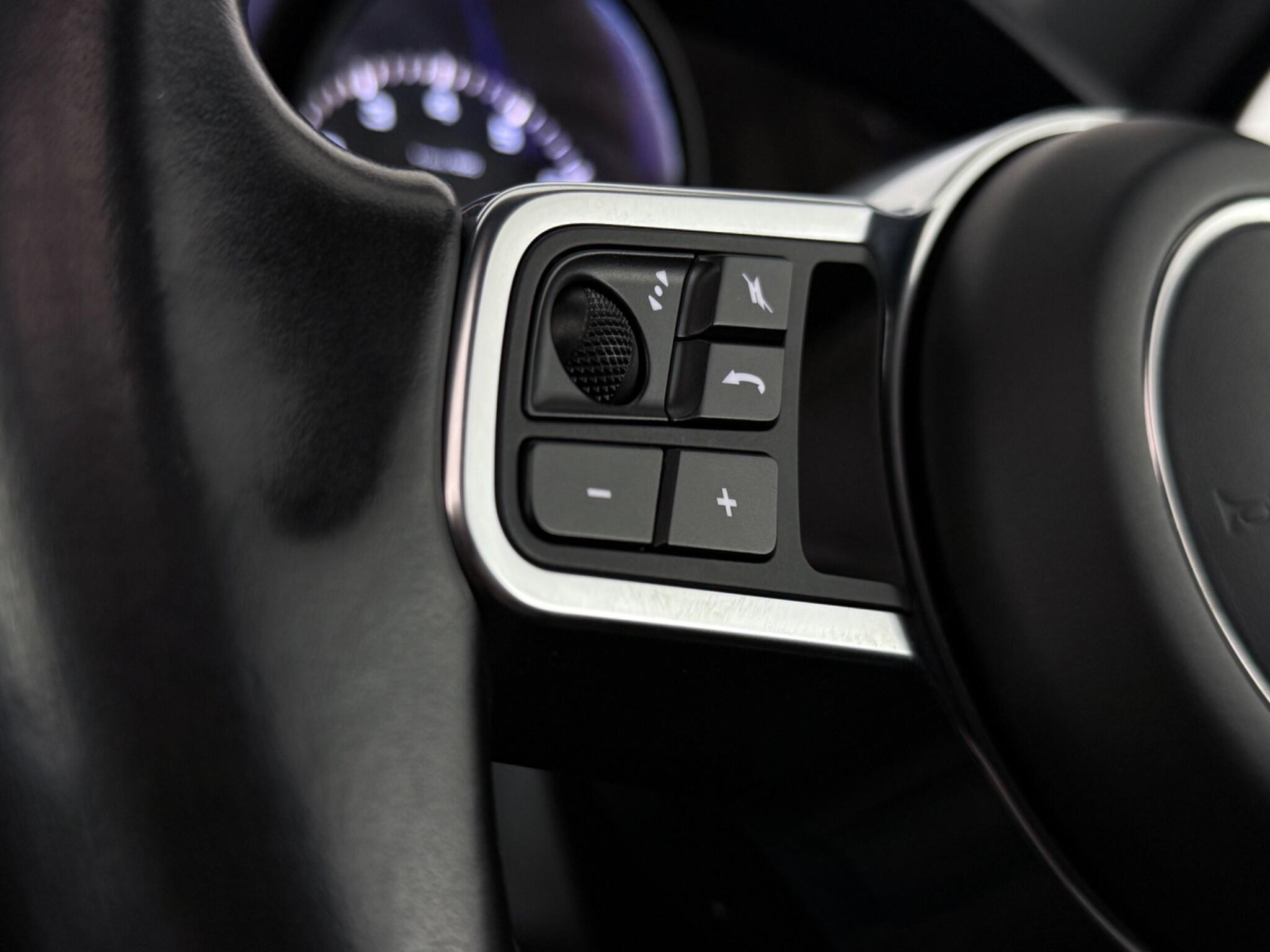 Porsche Cayenne view 19