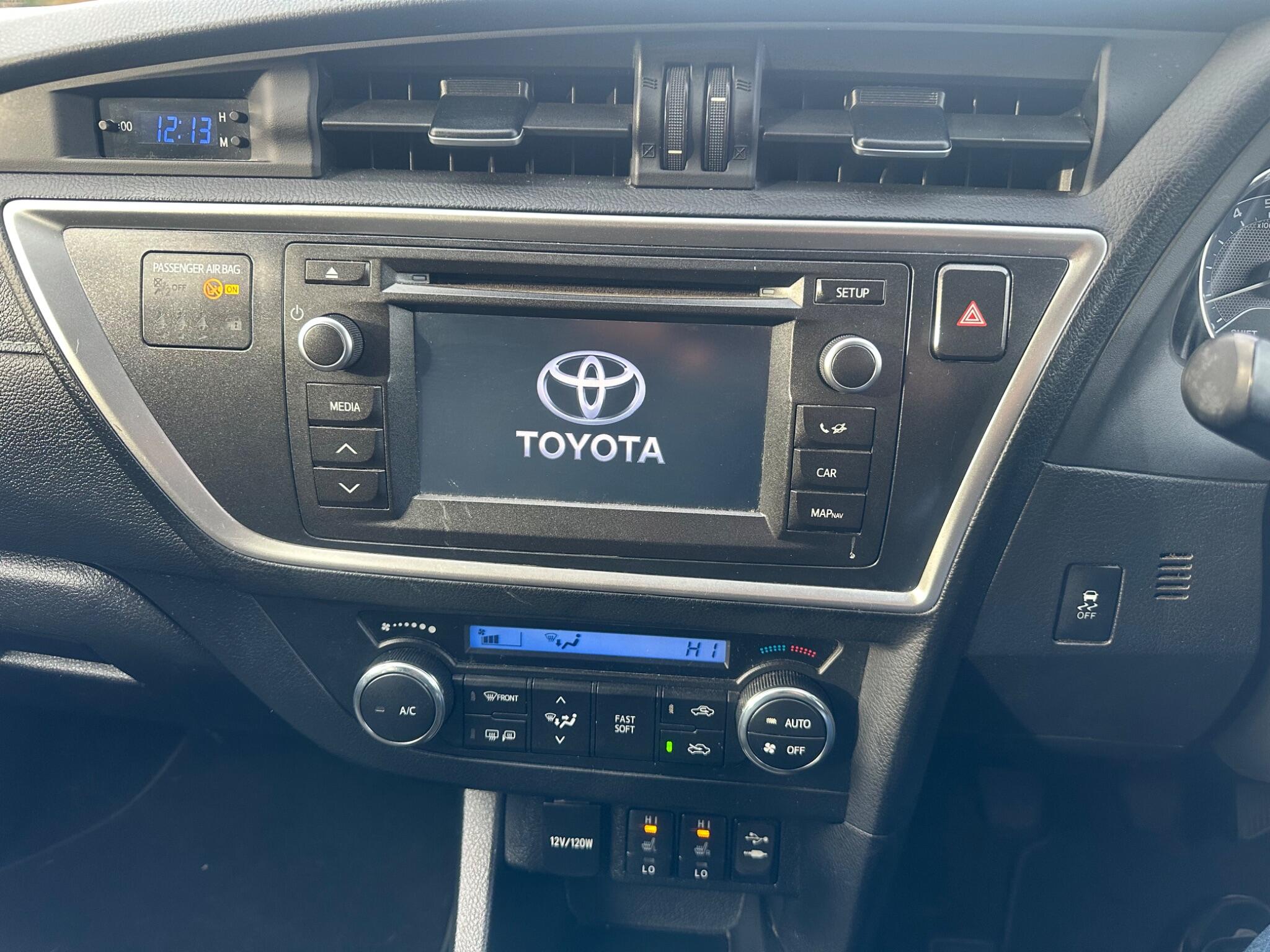 2014 Toyota Auris image 35